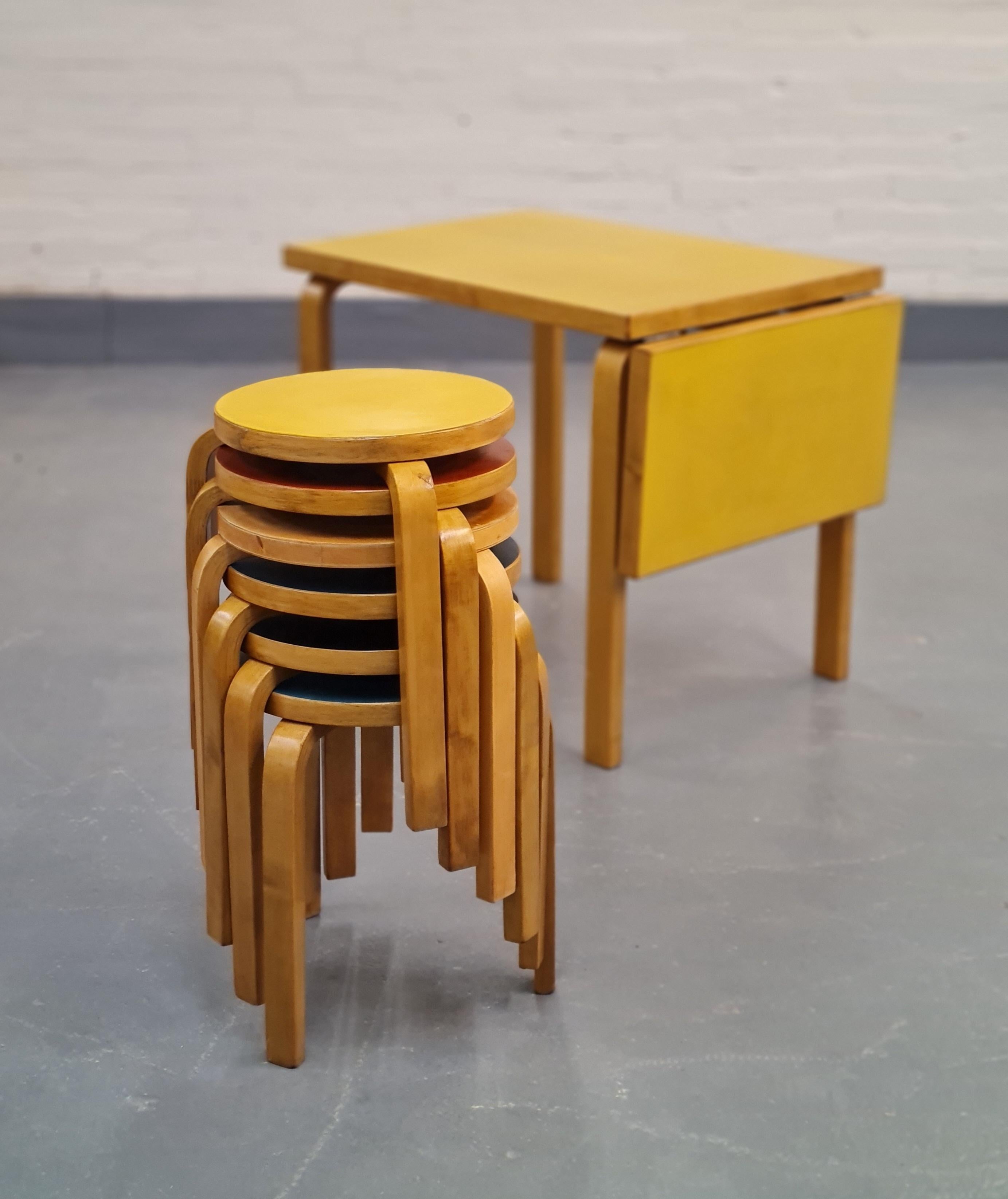 Mid-20th Century Alvar Aalto Foldable Table and 6 Stools, Artek