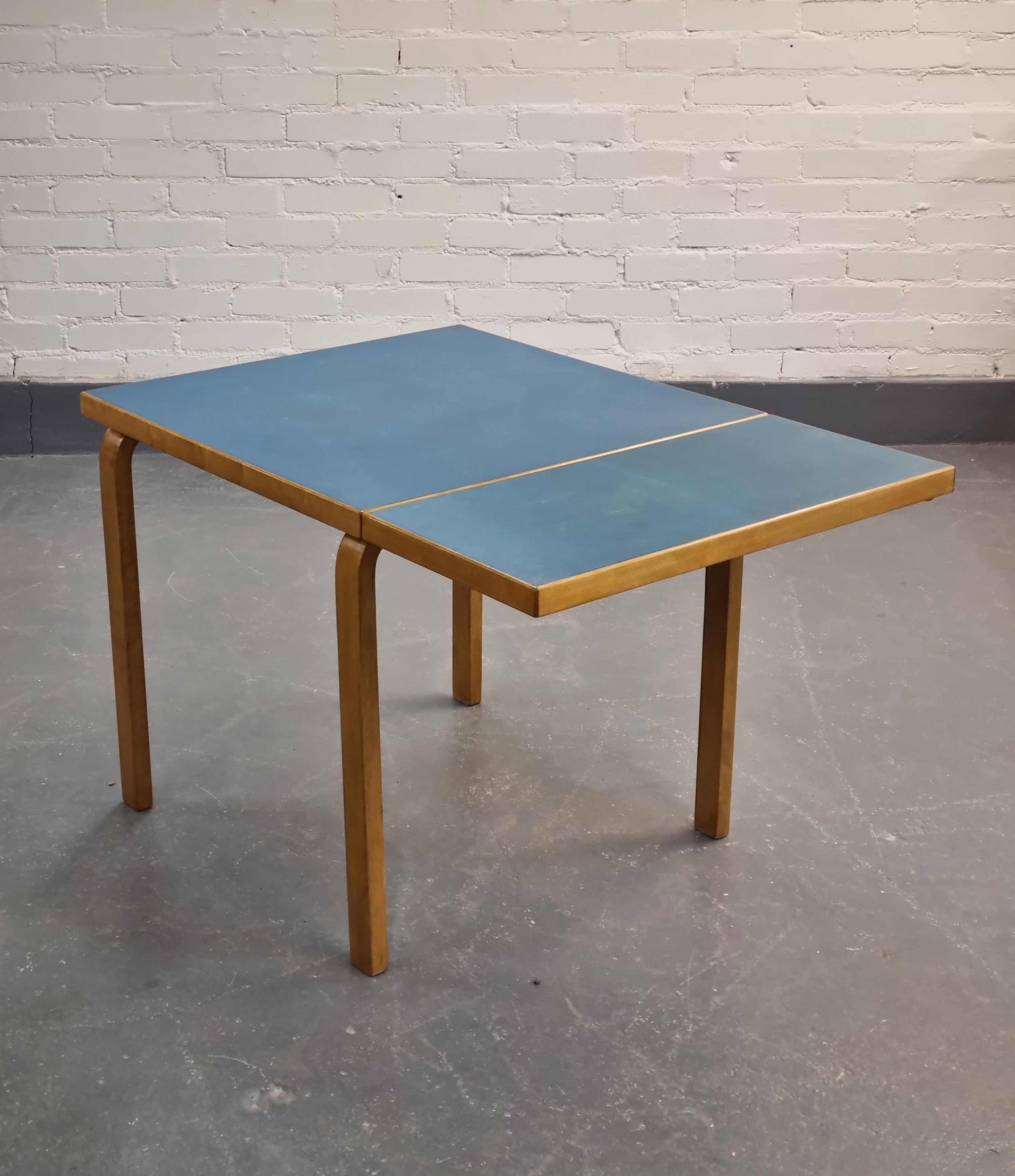 Mid-20th Century Alvar Aalto Foldable Table and 6 Stools, Artek