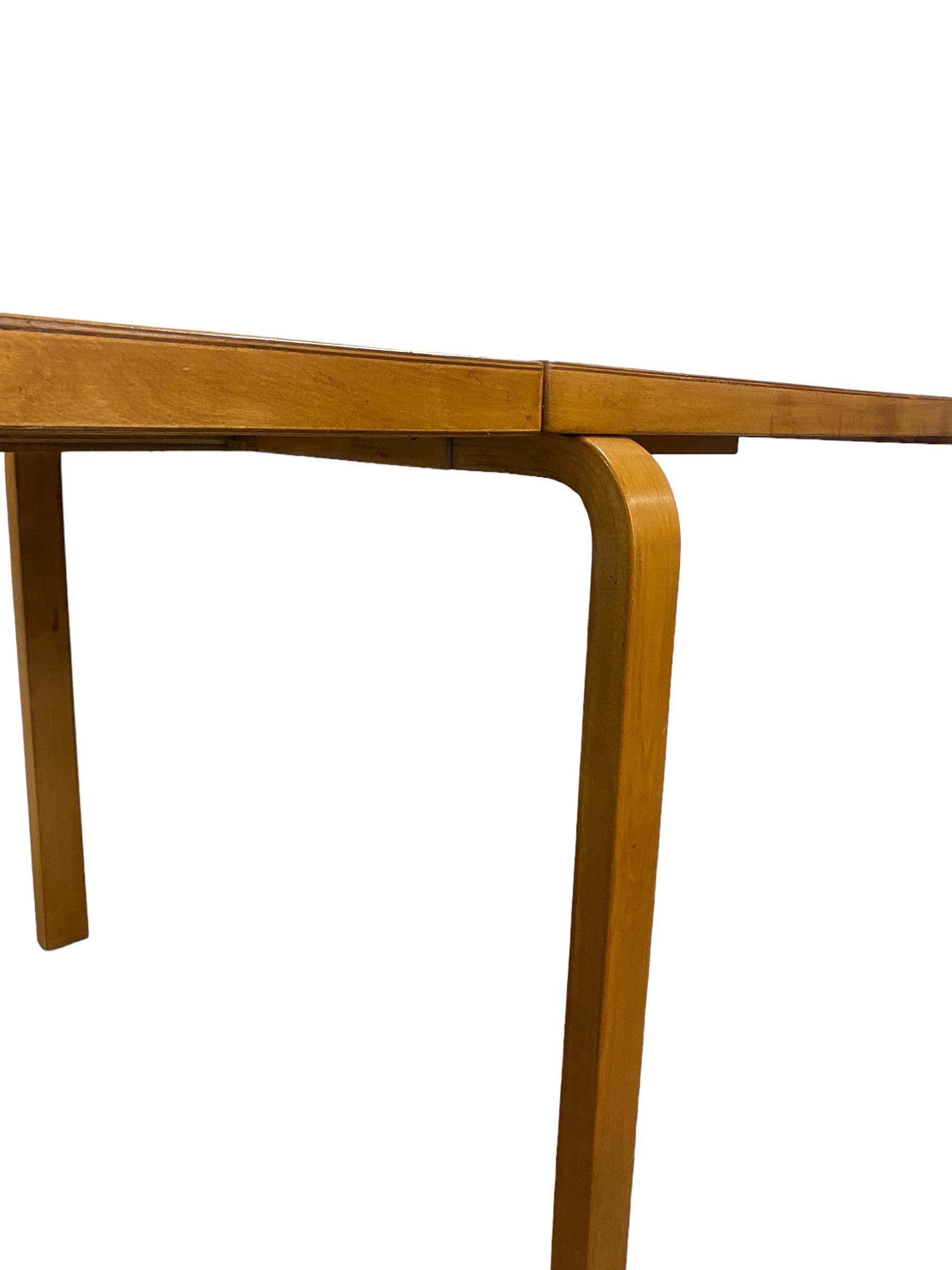 Finlandais Table pliable Alvar Aalto en bouleau  Artek 1950s en vente