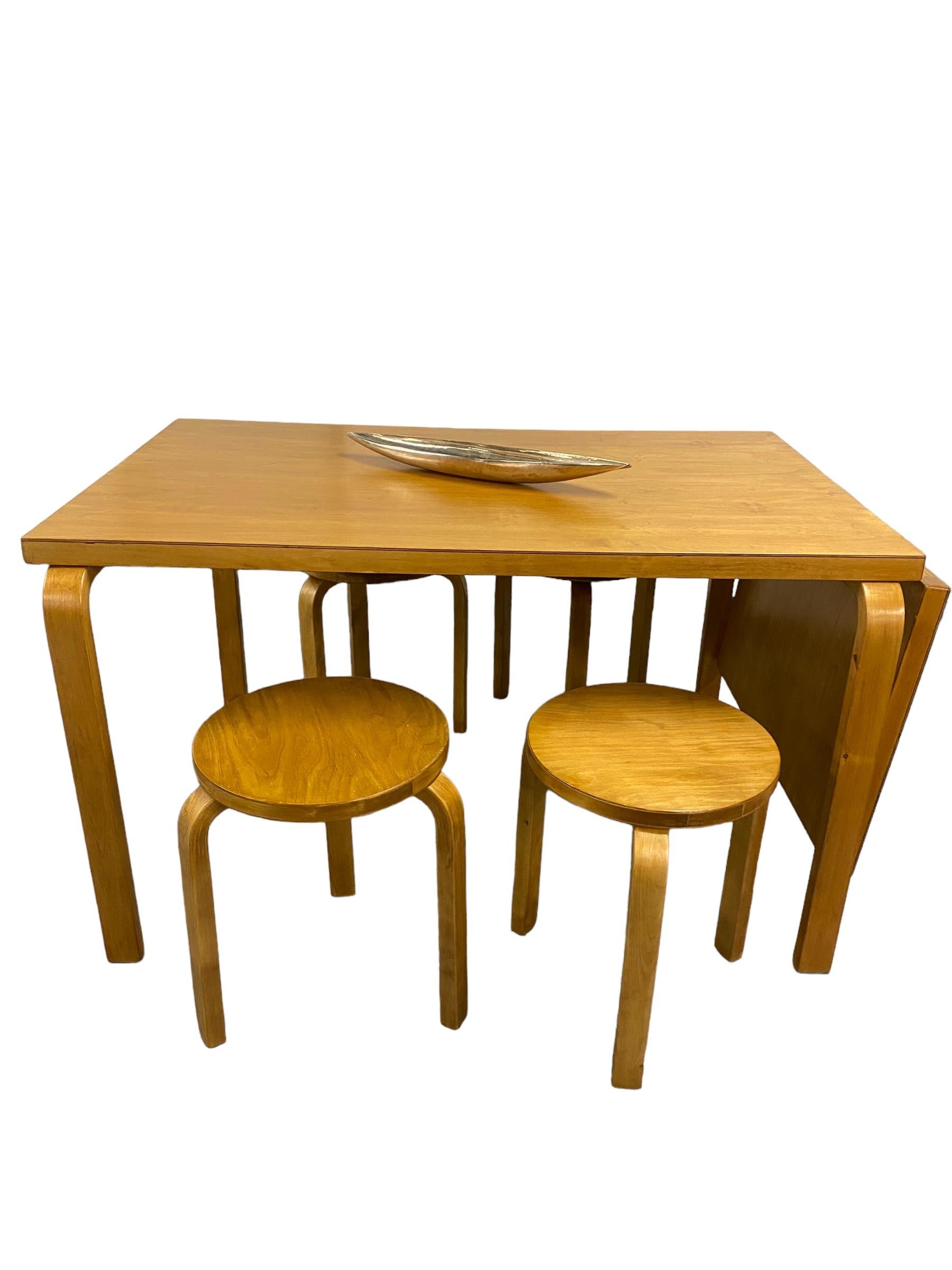 Table pliable Alvar Aalto en bouleau  Artek 1950s en vente 2