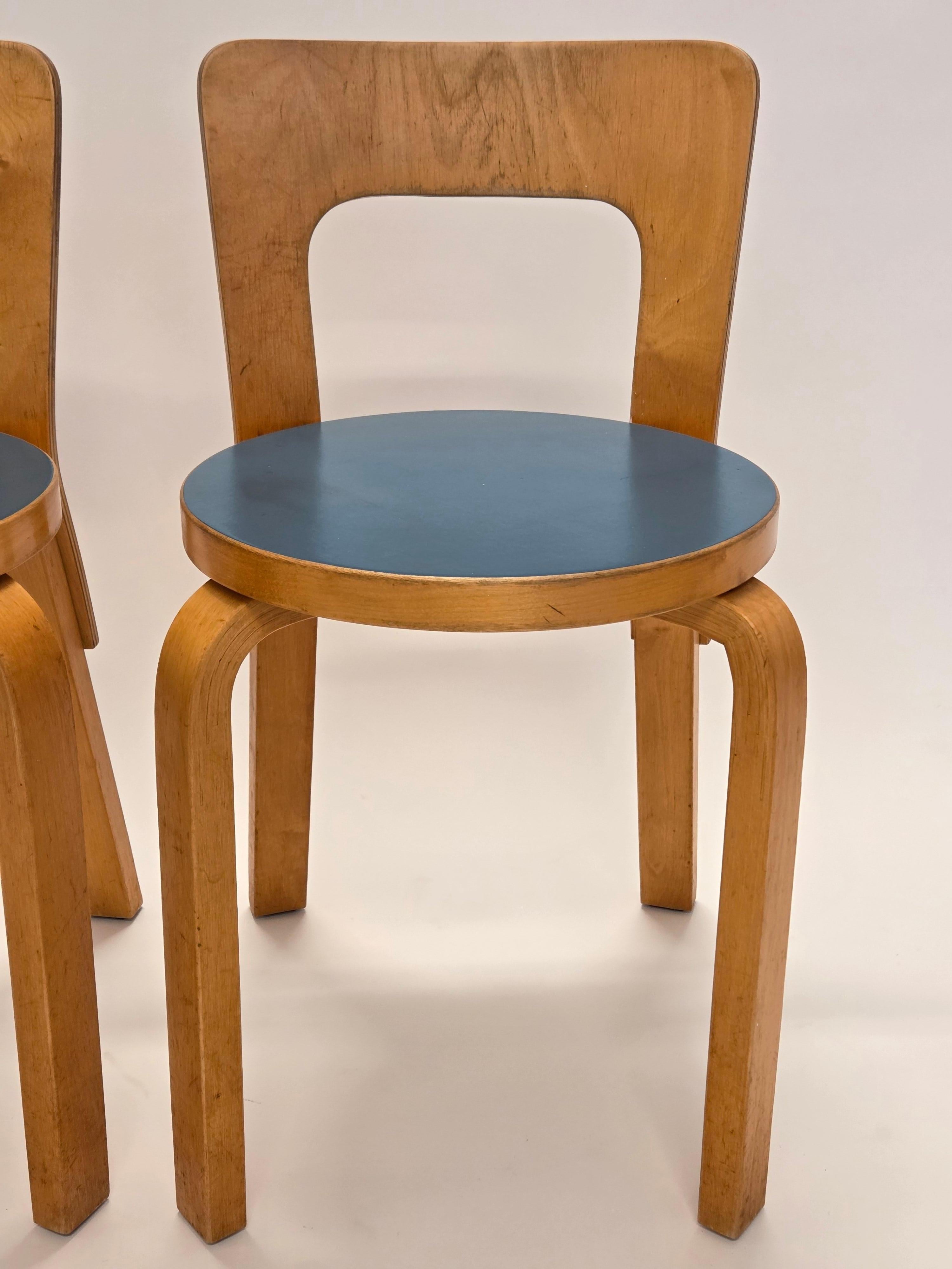 Scandinave moderne Table pliante DL82 et 65 chaises d'Alvar Aalto+Aalto par Artek 1960s en vente