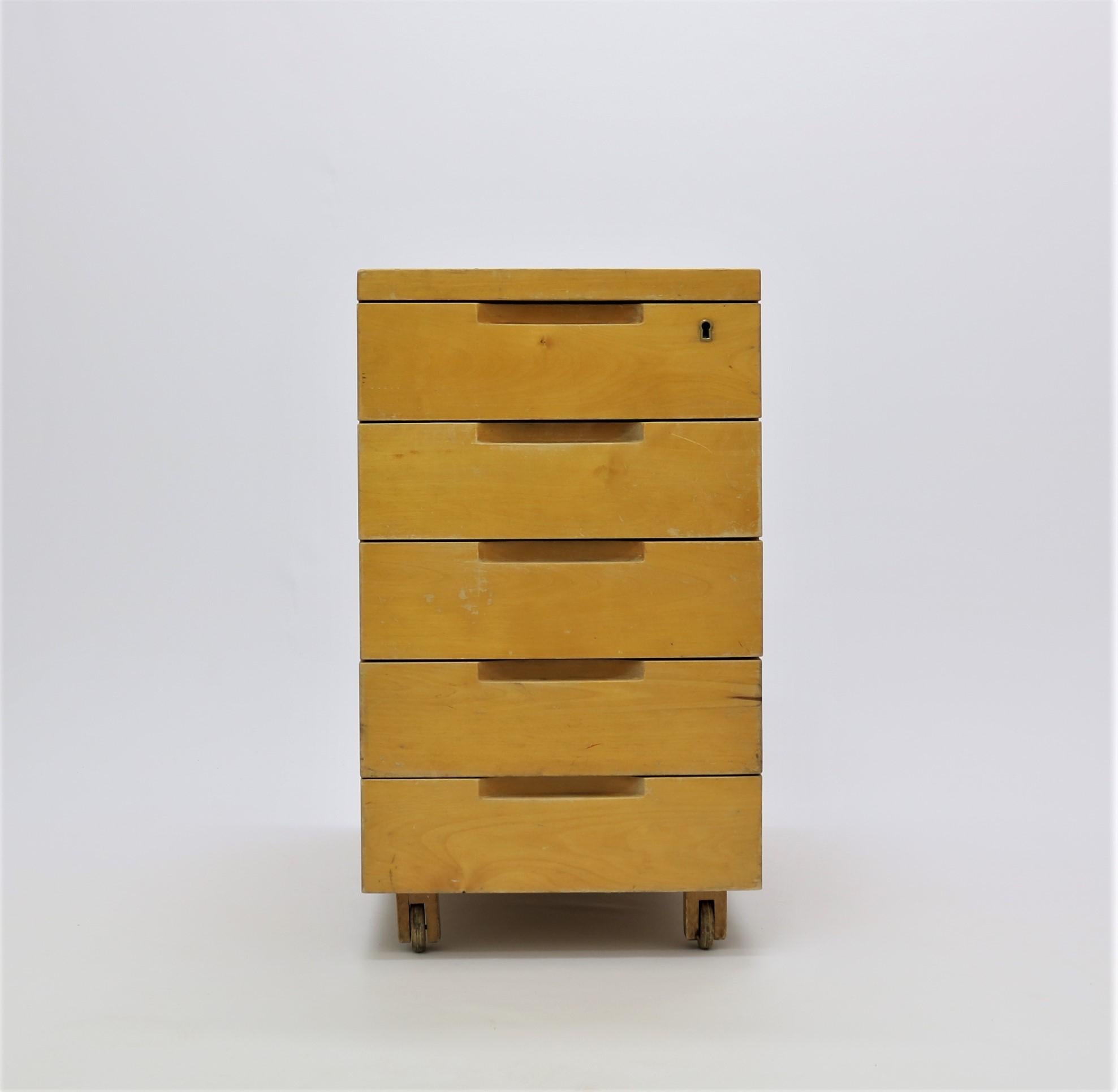 Alvar Aalto for Artek, Finland. Rectangular desk, model 296. Cabinet mounted on wooden castors. Five drawers and shelves to the back. Early edition from the 1950s in original vintage condition.