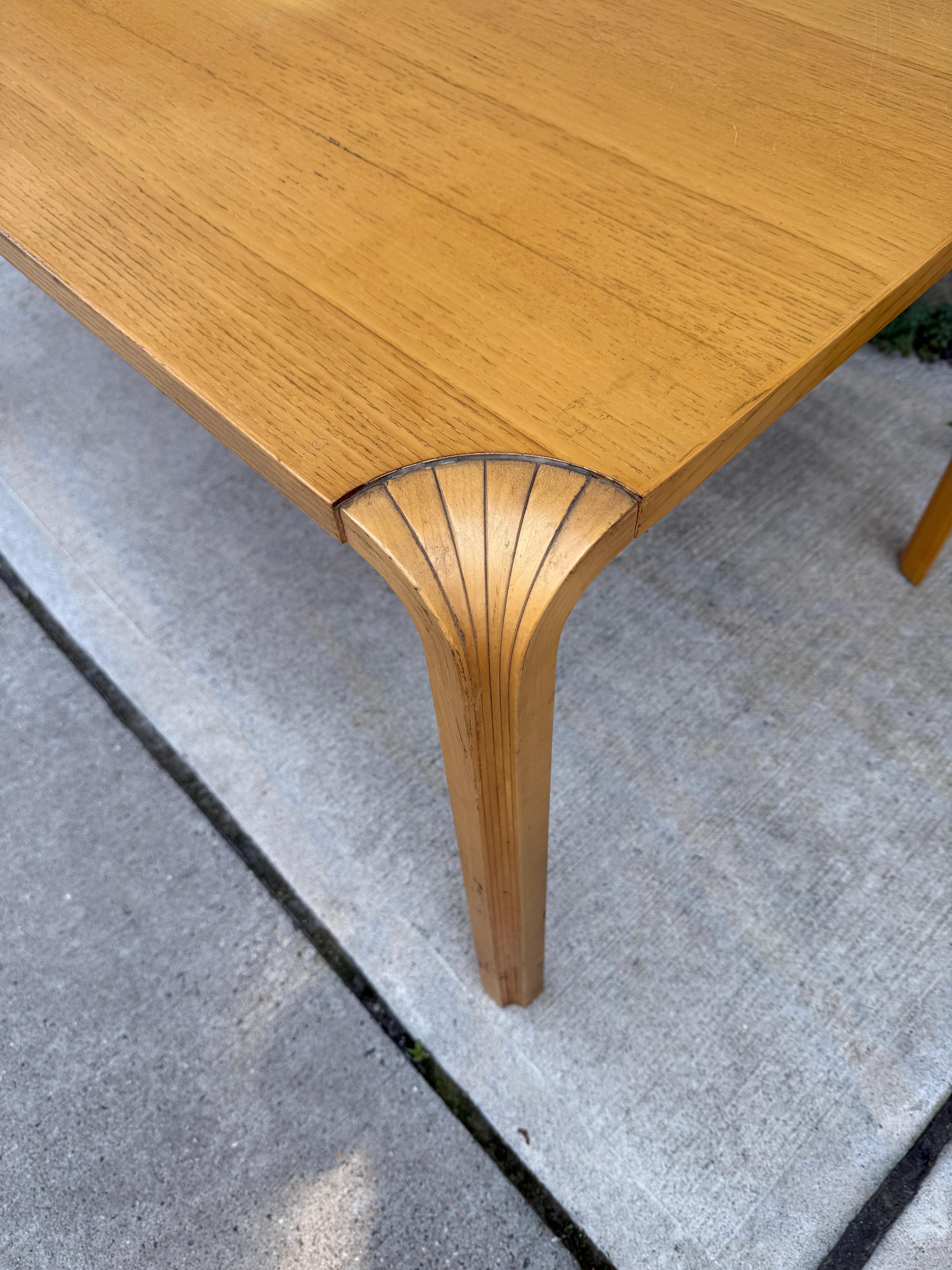 Alvar Aalto para Artek Mesa de comedor Fanleg / Escritorio finales del siglo XX en venta