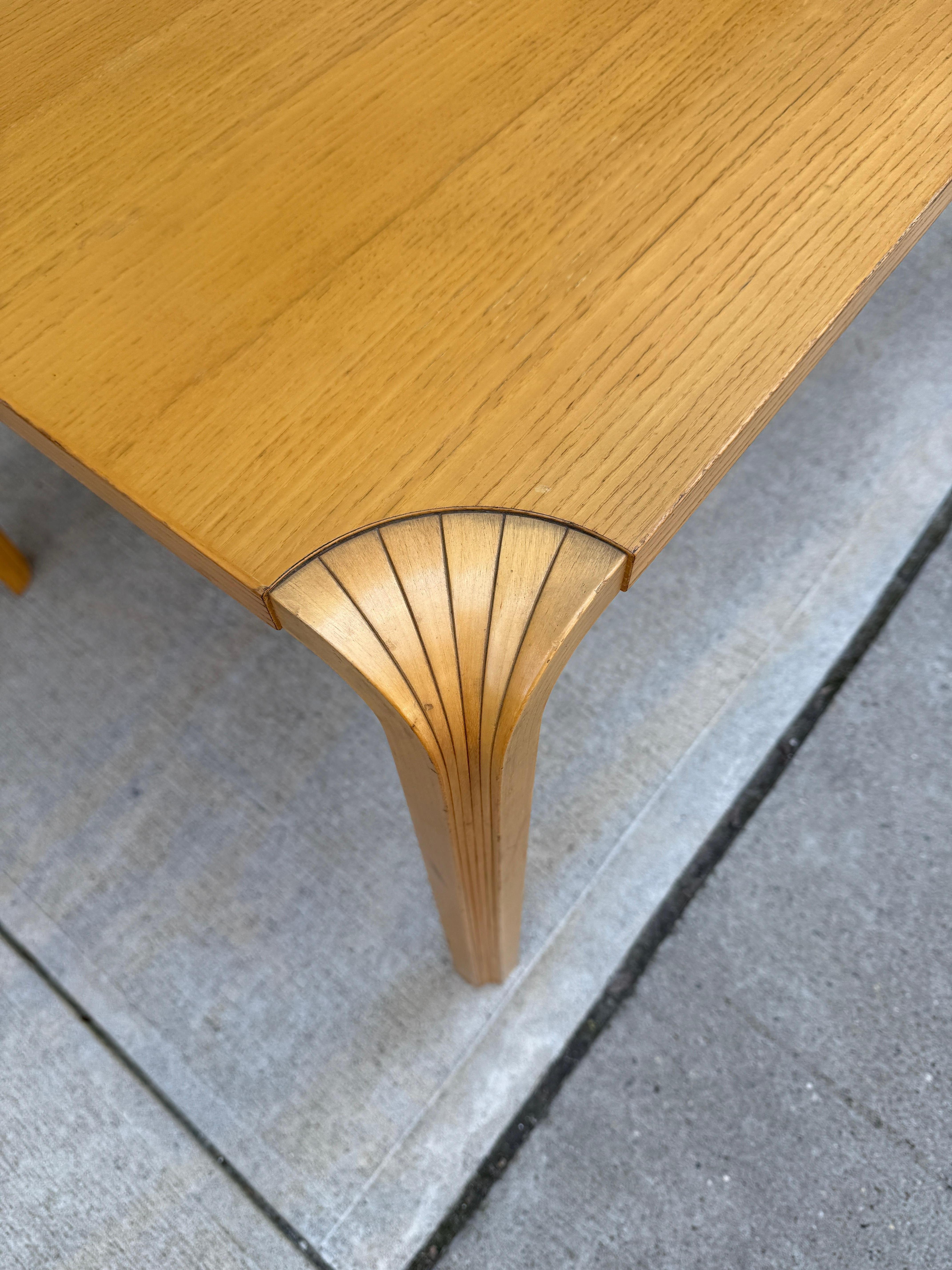 Alvar Aalto para Artek Mesa de comedor Fanleg / Escritorio en venta 1