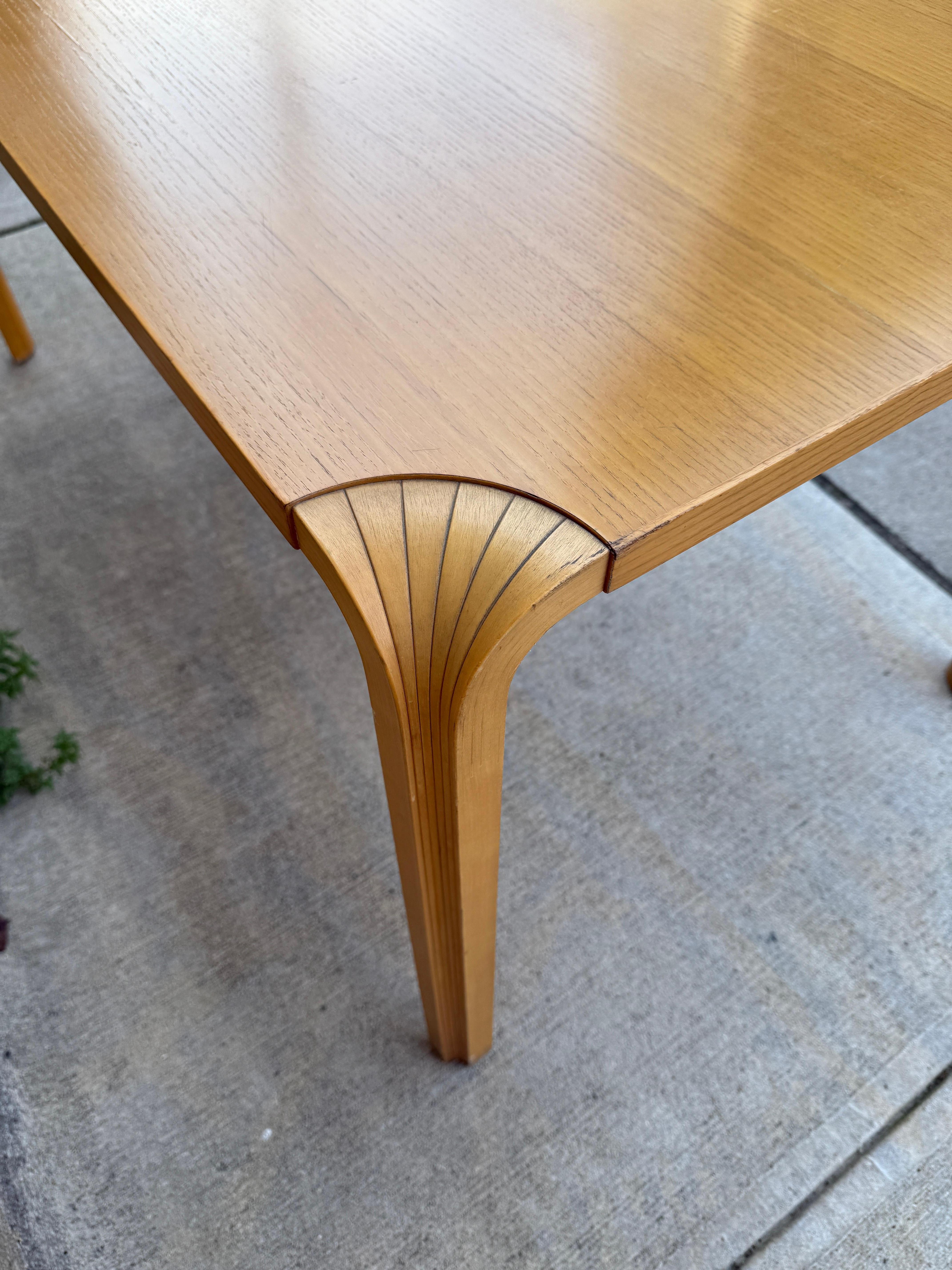 Alvar Aalto para Artek Mesa de comedor Fanleg / Escritorio en venta 2