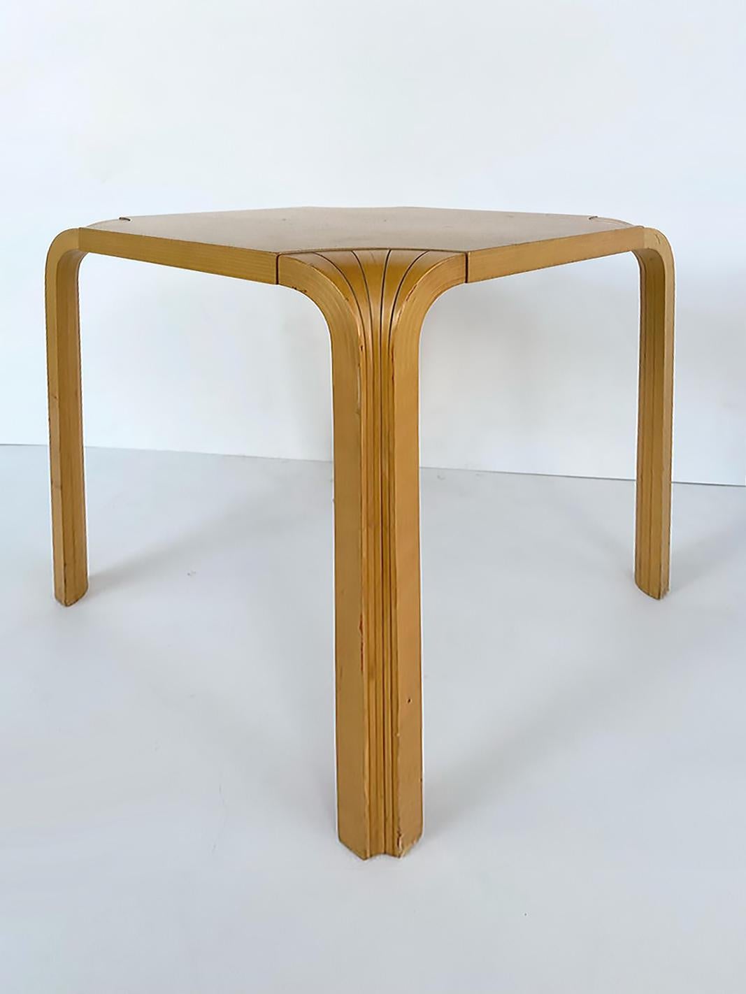 Alvar Aalto For Artek Finland Fan Leg End Side Tables, Pair In Good Condition In Miami, FL