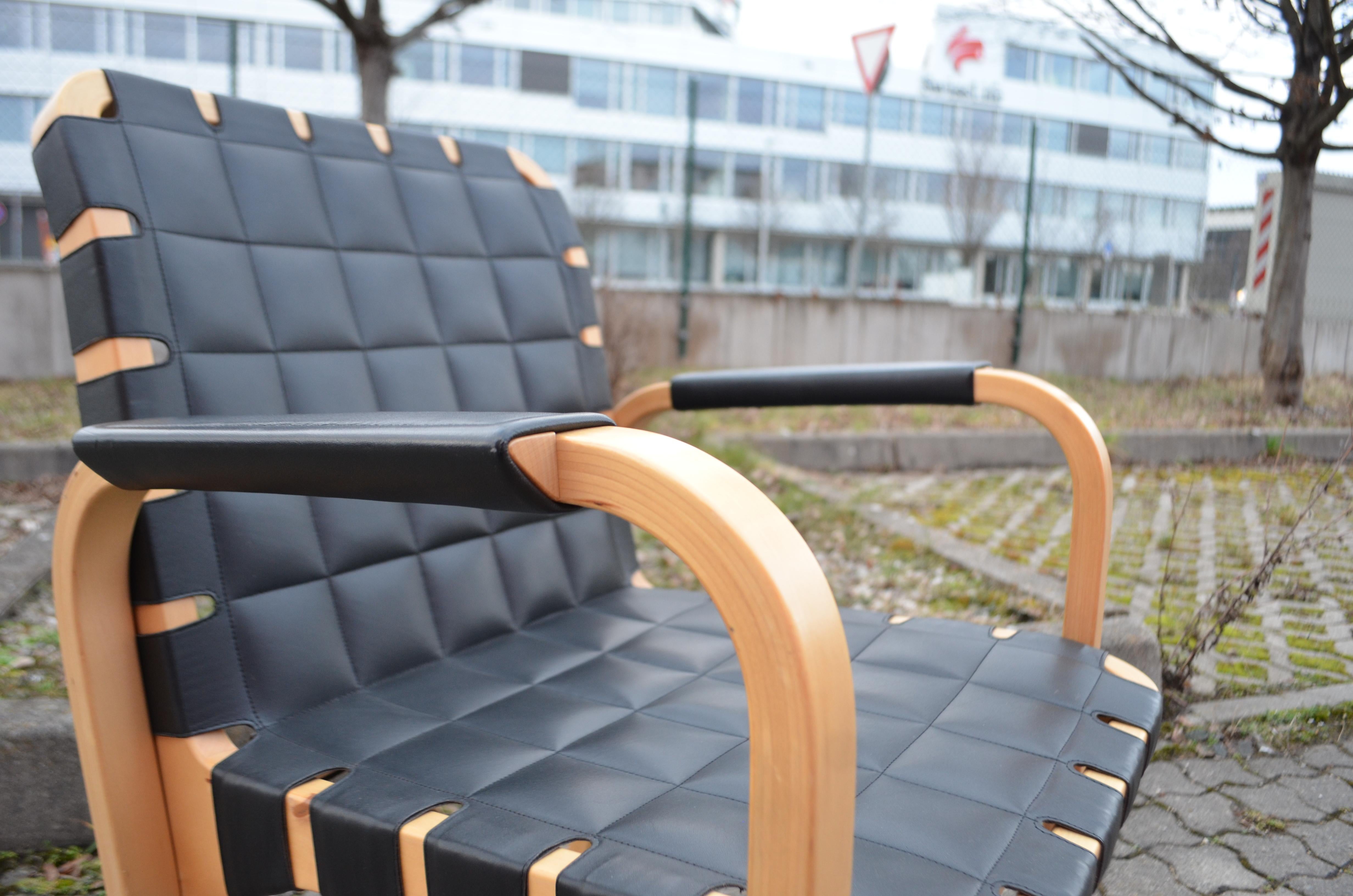 Alvar Aalto for Artek Model 45 Armchair Chair Black Leather 1 of 6 For Sale 4