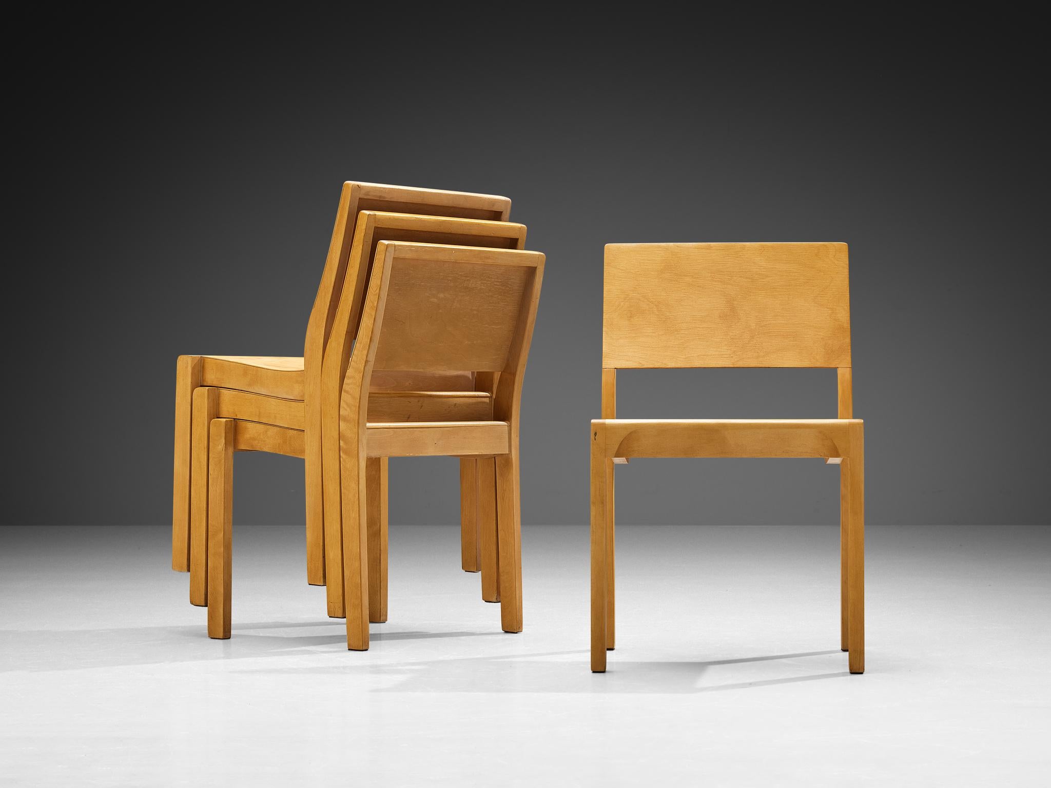 Alvar Aalto for Artek Stackable '11' Chairs in Birch Plywood  In Good Condition For Sale In Waalwijk, NL