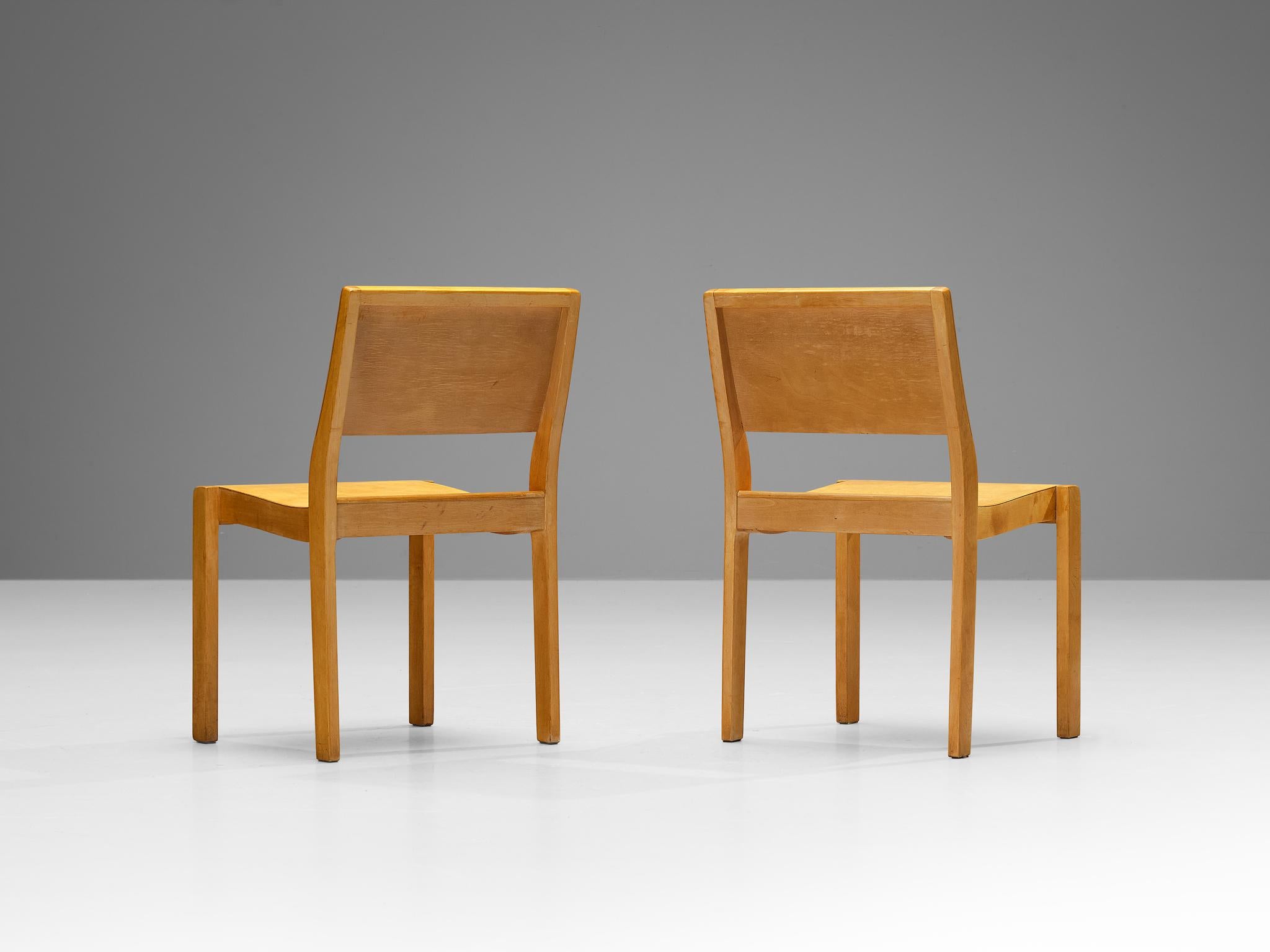 Alvar Aalto for Artek Stackable '11' Chairs in Birch Plywood In Good Condition For Sale In Waalwijk, NL
