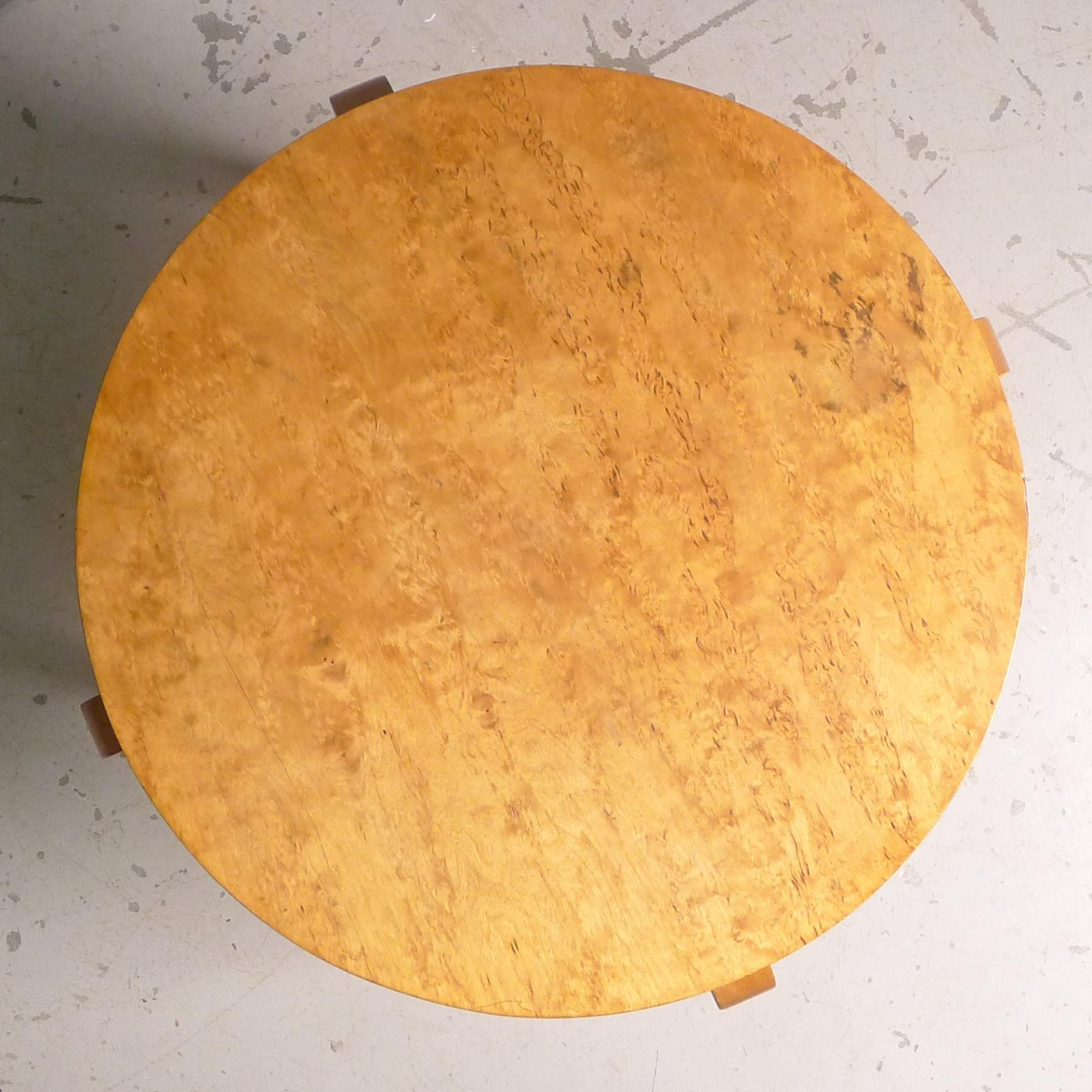 Alvar Aalto for Finmar, Model A71 Side Table, 1930s, Karelian birch, Finmar In Good Condition In Wargrave, Berkshire