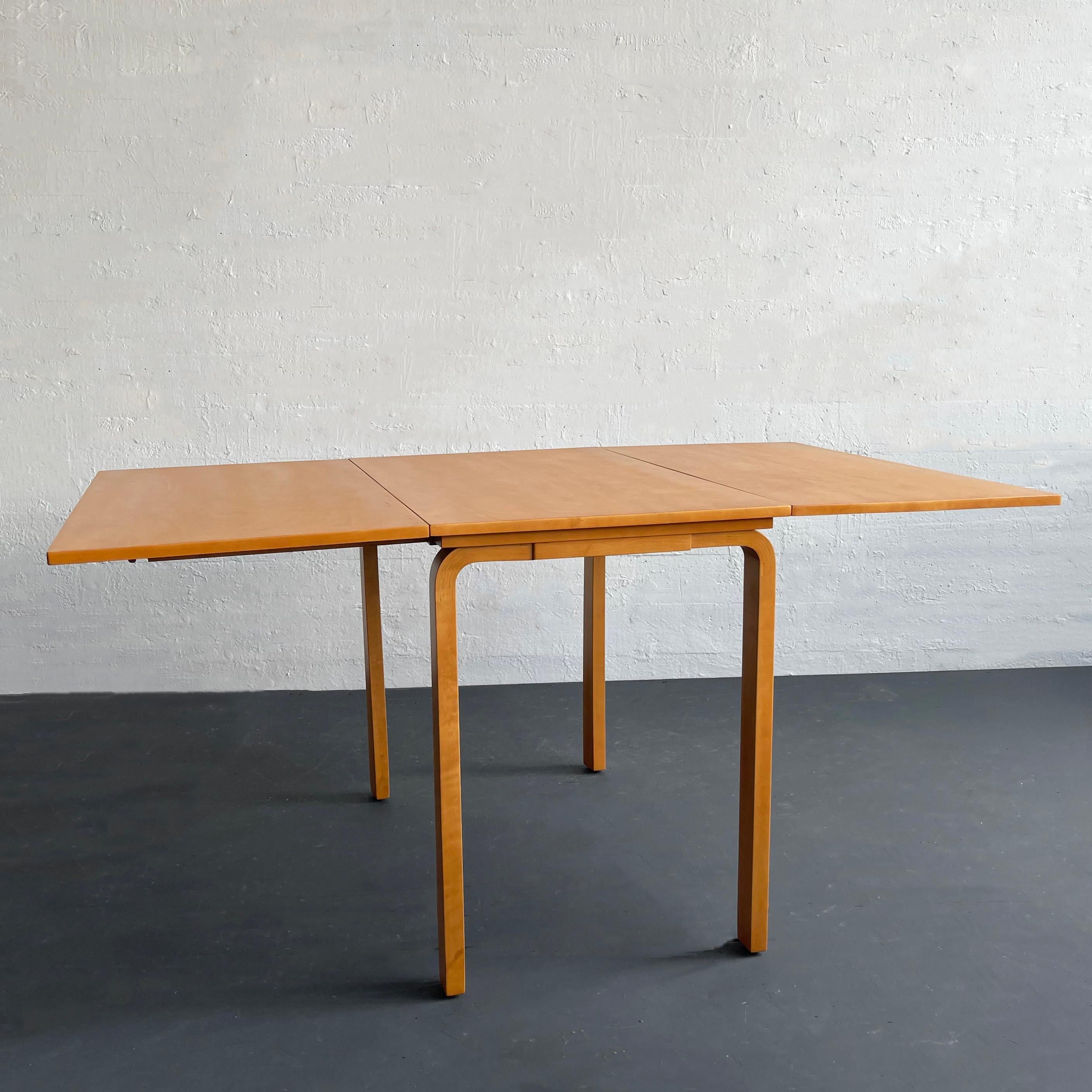 Alvar Aalto For Finsven Birch Drop-Leaf Dining Table In Good Condition For Sale In Brooklyn, NY