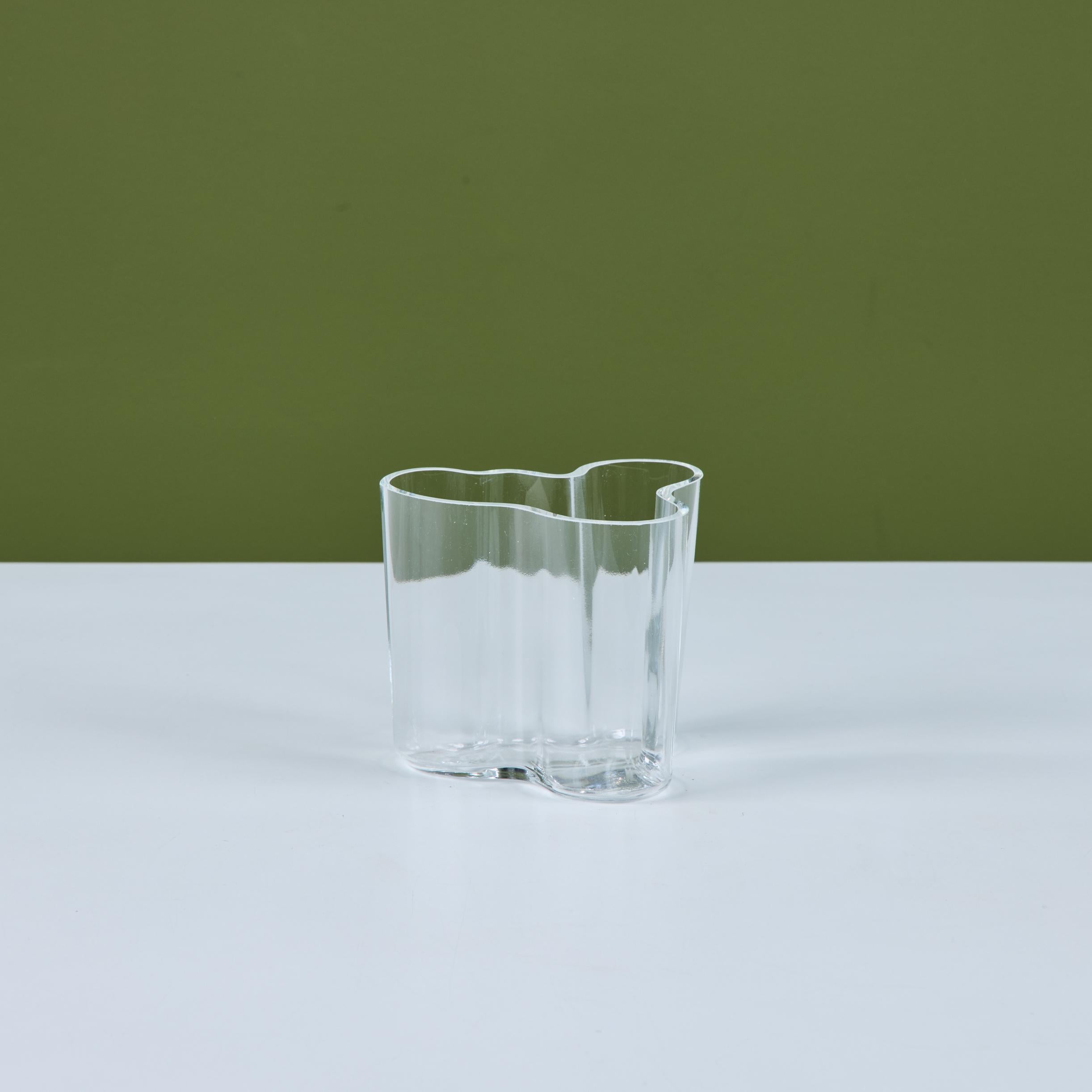 Vetro soffiato Alvar Aalto per Iittala Vaso di vetro Petite in vendita