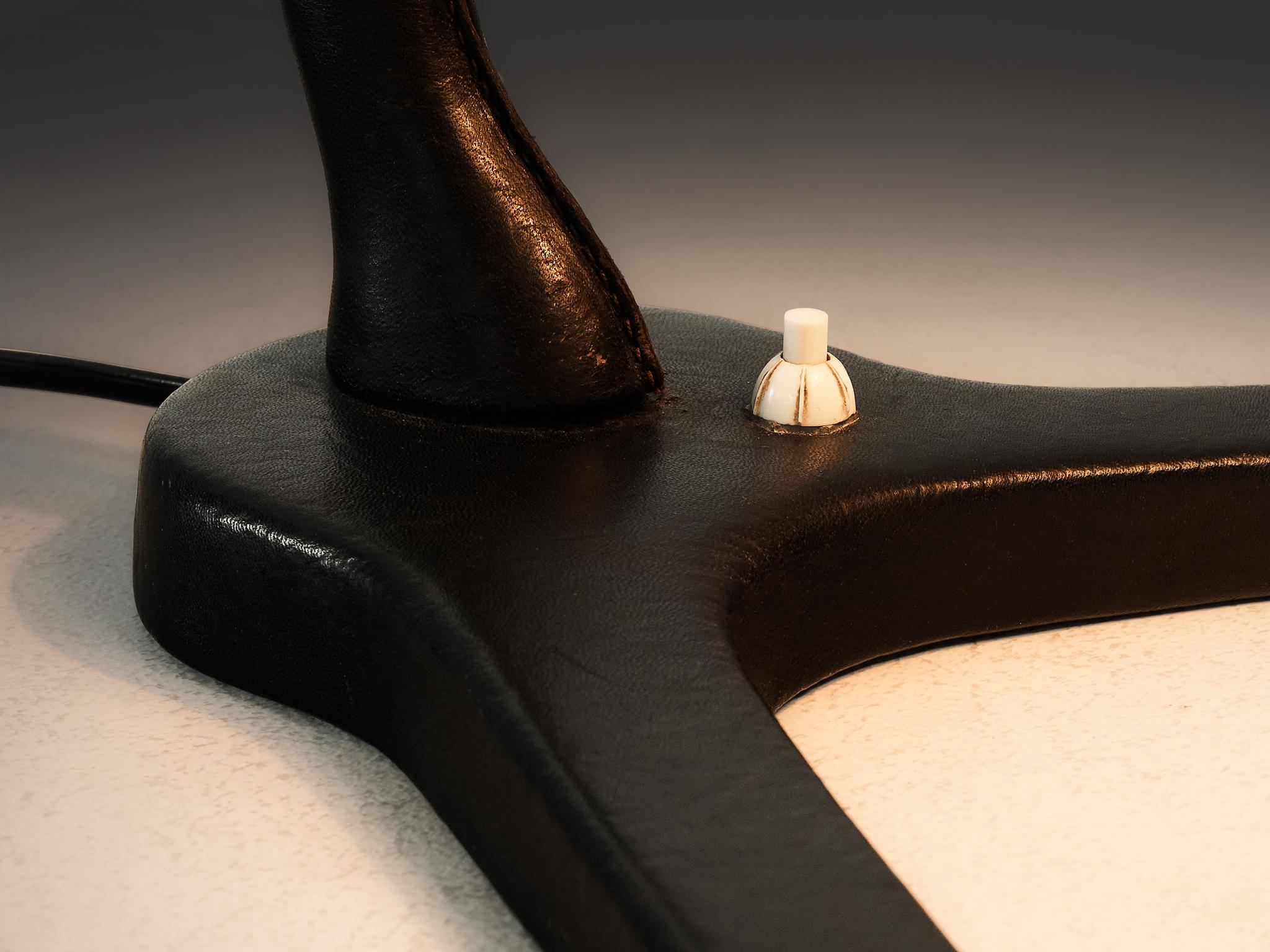 Alvar Aalto for Valaistustyö Ky ‘A704’ Table Lamp with White Shade In Good Condition For Sale In Waalwijk, NL