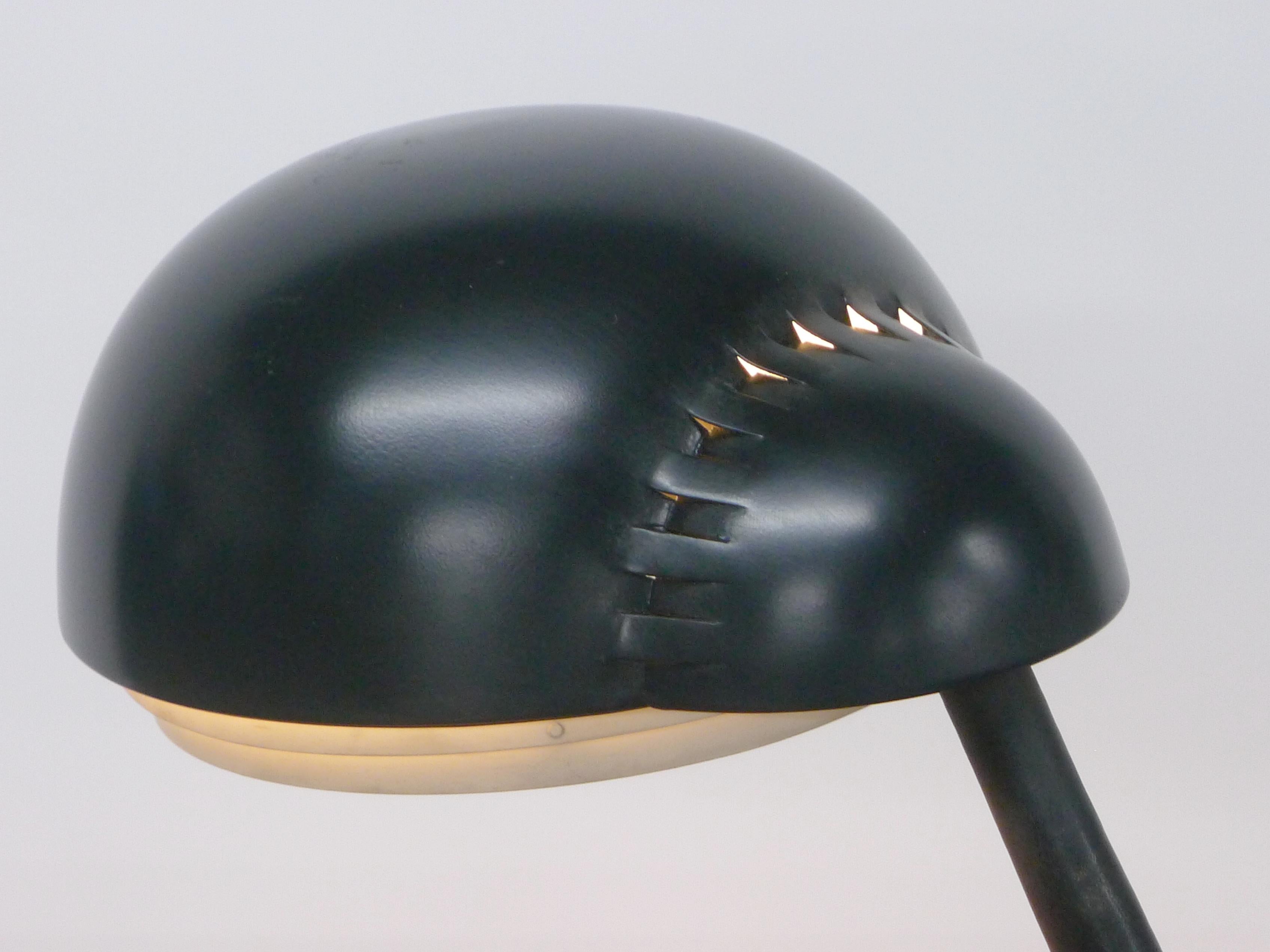 Alvar Aalto für Valaistustyö Ky, Schreibtischlampe, Modell A704, frühes Originalbeispiel im Angebot 3