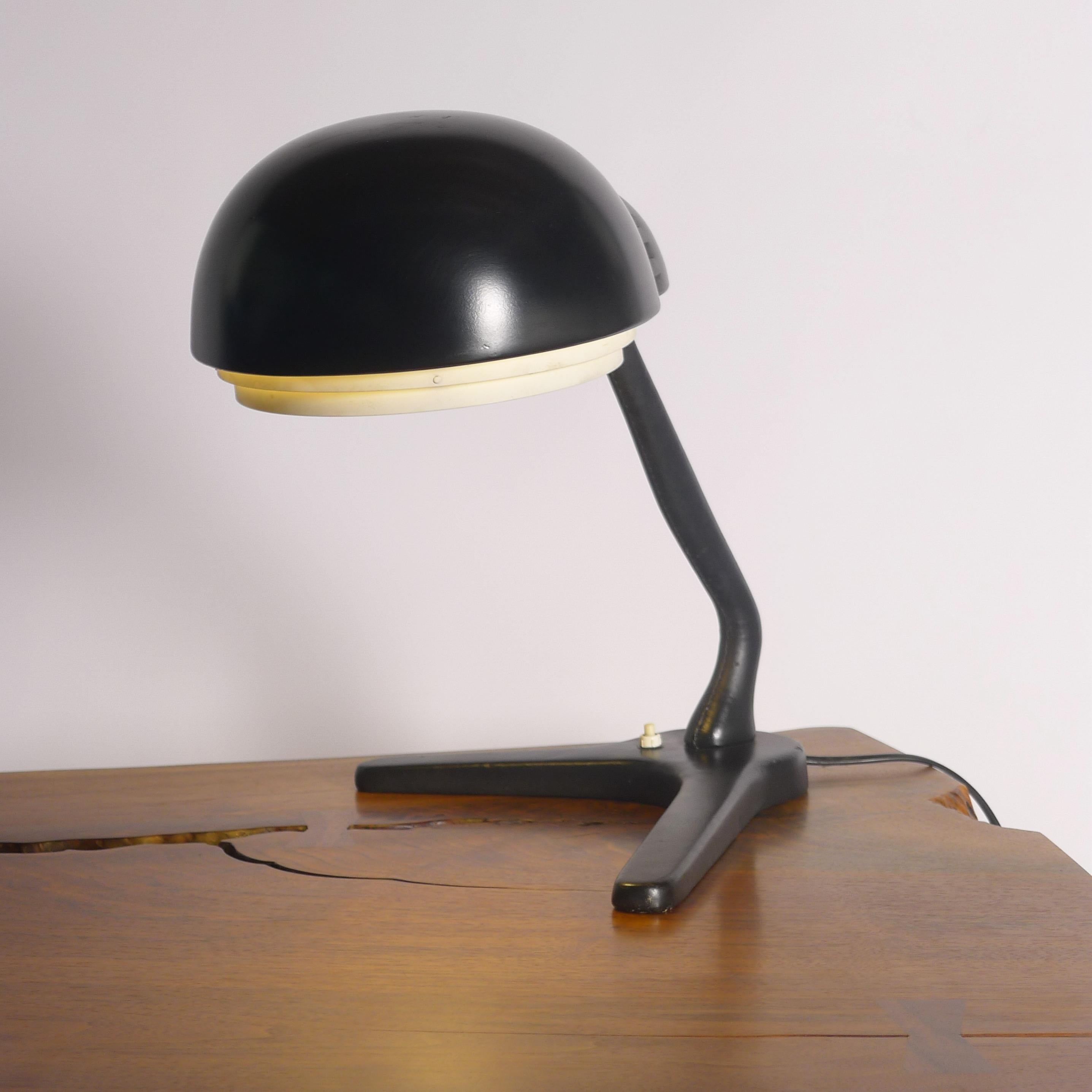 Alvar Aalto für Valaistustyö Ky, Schreibtischlampe, Modell A704, frühes Originalbeispiel im Angebot 6