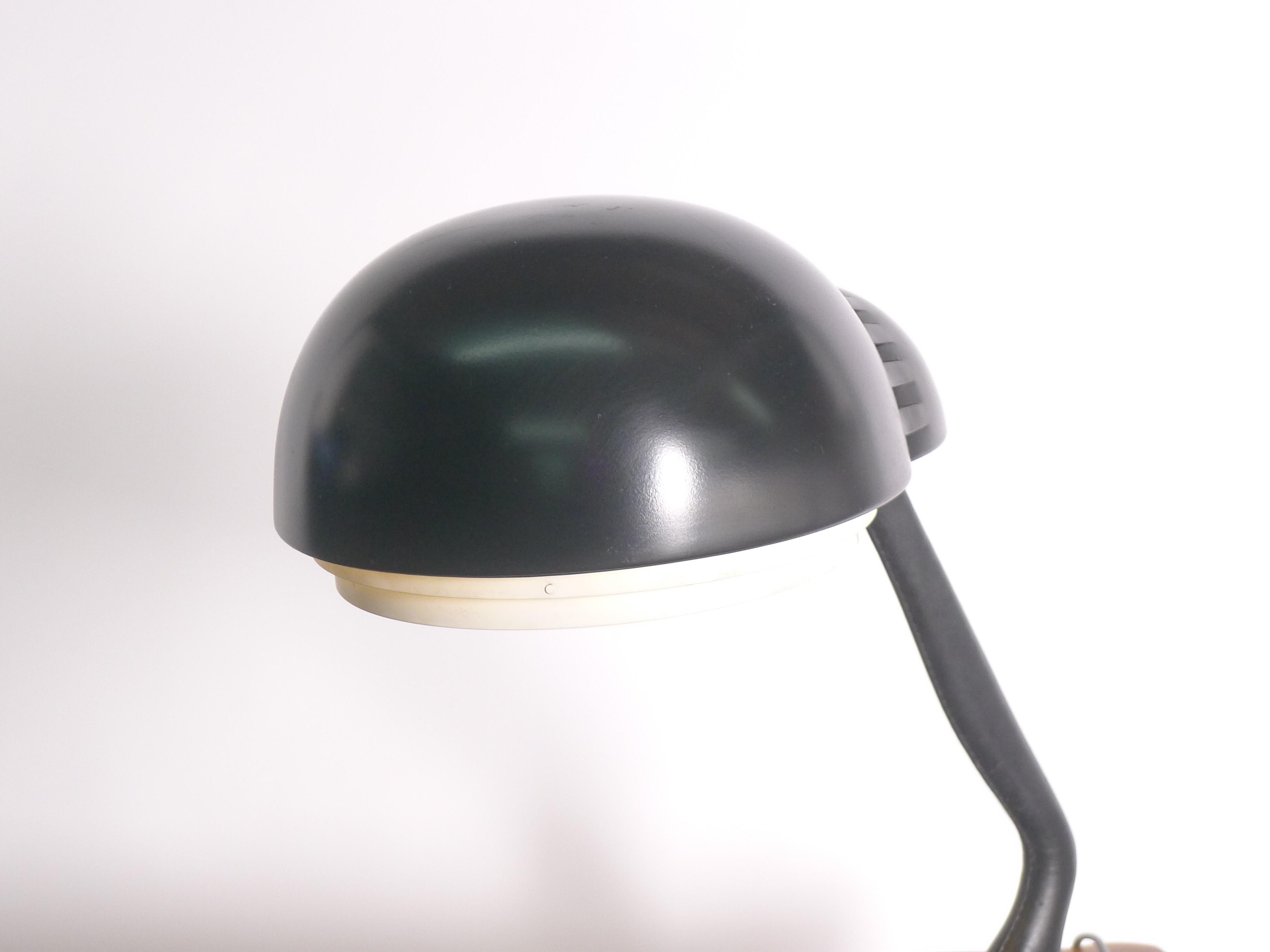 Alvar Aalto für Valaistustyö Ky, Schreibtischlampe, Modell A704, frühes Originalbeispiel (Moderne der Mitte des Jahrhunderts) im Angebot
