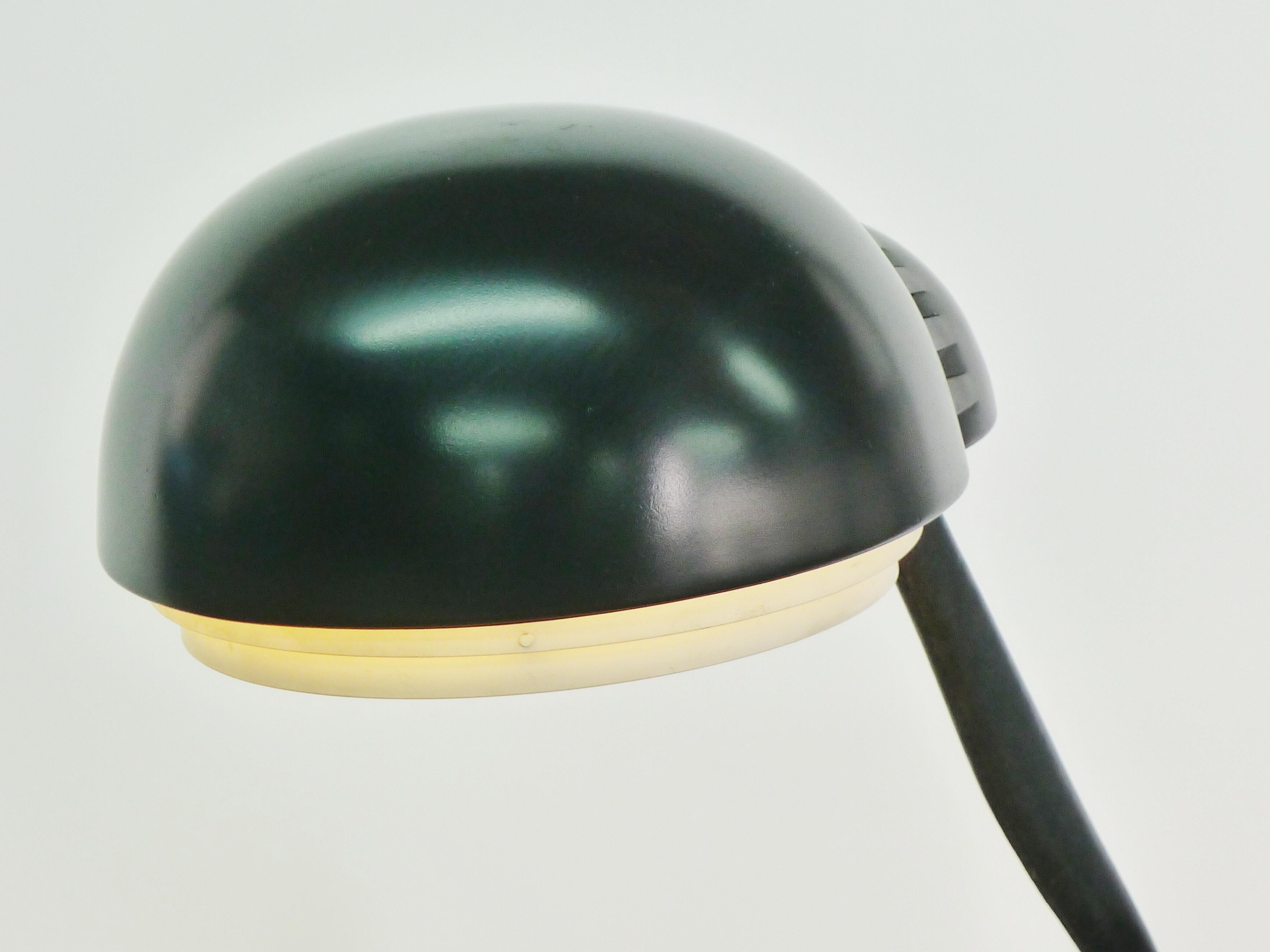 Alvar Aalto für Valaistustyö Ky, Schreibtischlampe, Modell A704, frühes Originalbeispiel im Angebot 2