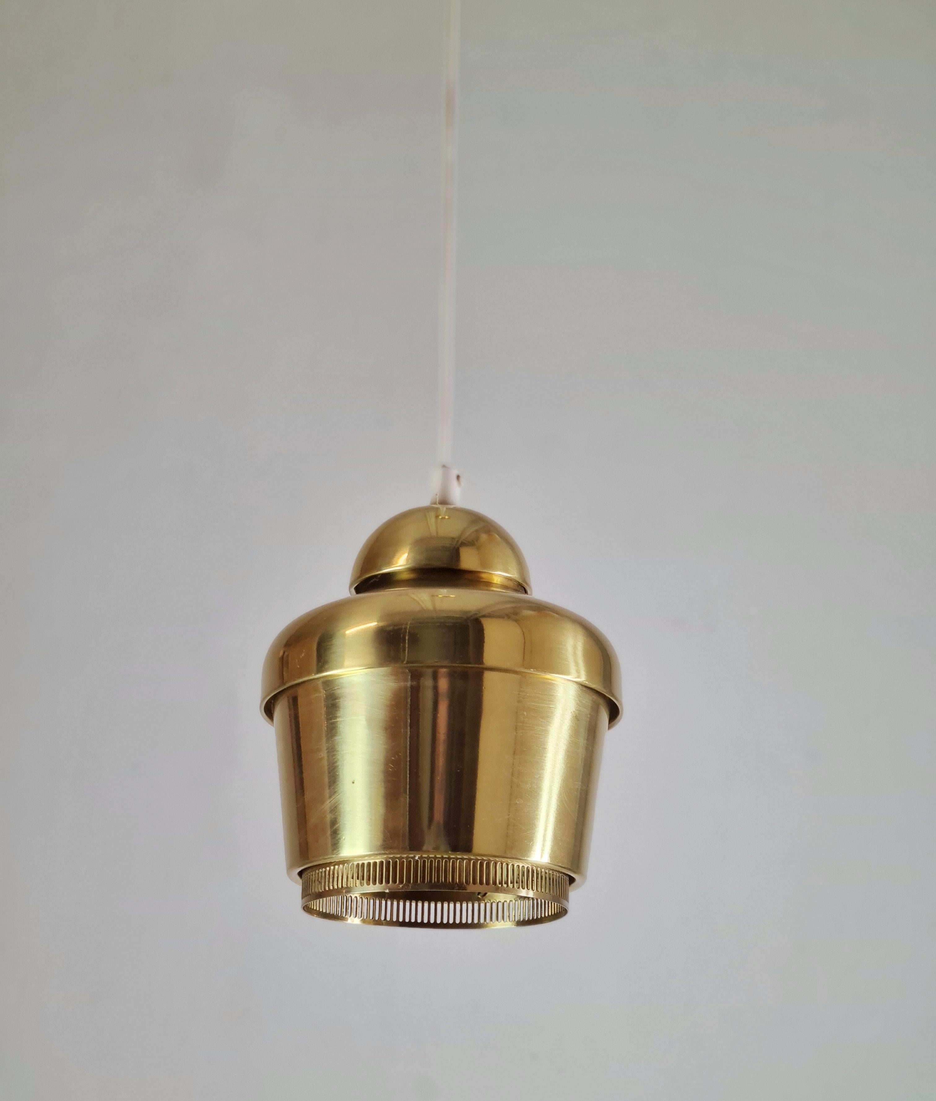 Finnish Alvar Aalto Golden Bell A330, Valaisinpaja