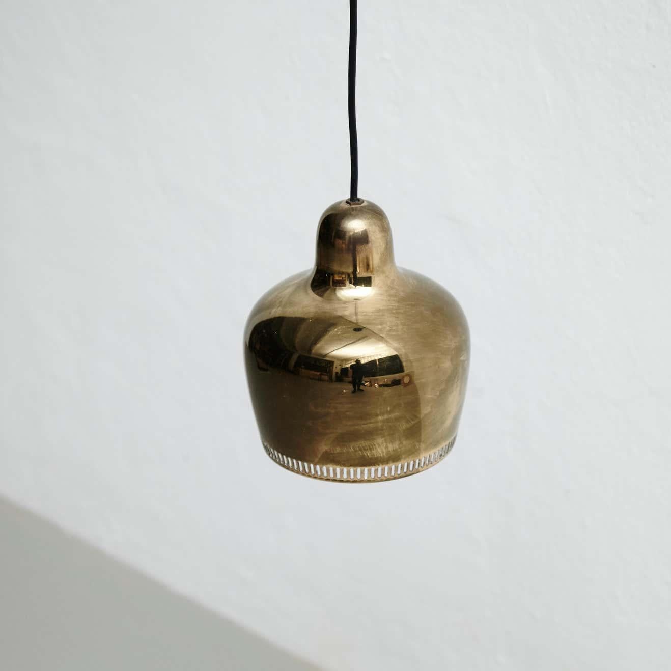 Alvar Aalto Golden Bell Pendant Lamp, circa 1950 In Good Condition For Sale In Barcelona, Barcelona