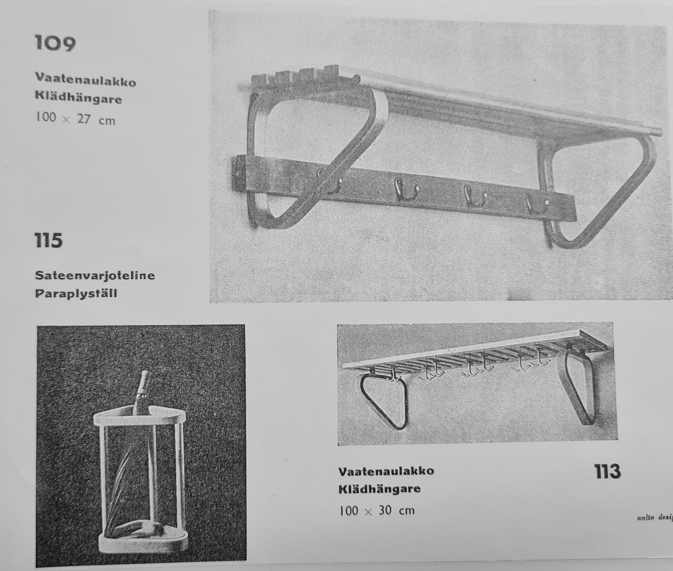 Un bellissimo appendiabiti funzionale modello 109 di Alvar Aalto per Artek. Questo versatile scaffale in betulla è dotato di tre ganci in metallo, un'asta per le grucce e un ripiano superiore per i cappelli. Un perfetto esempio di design scandinavo