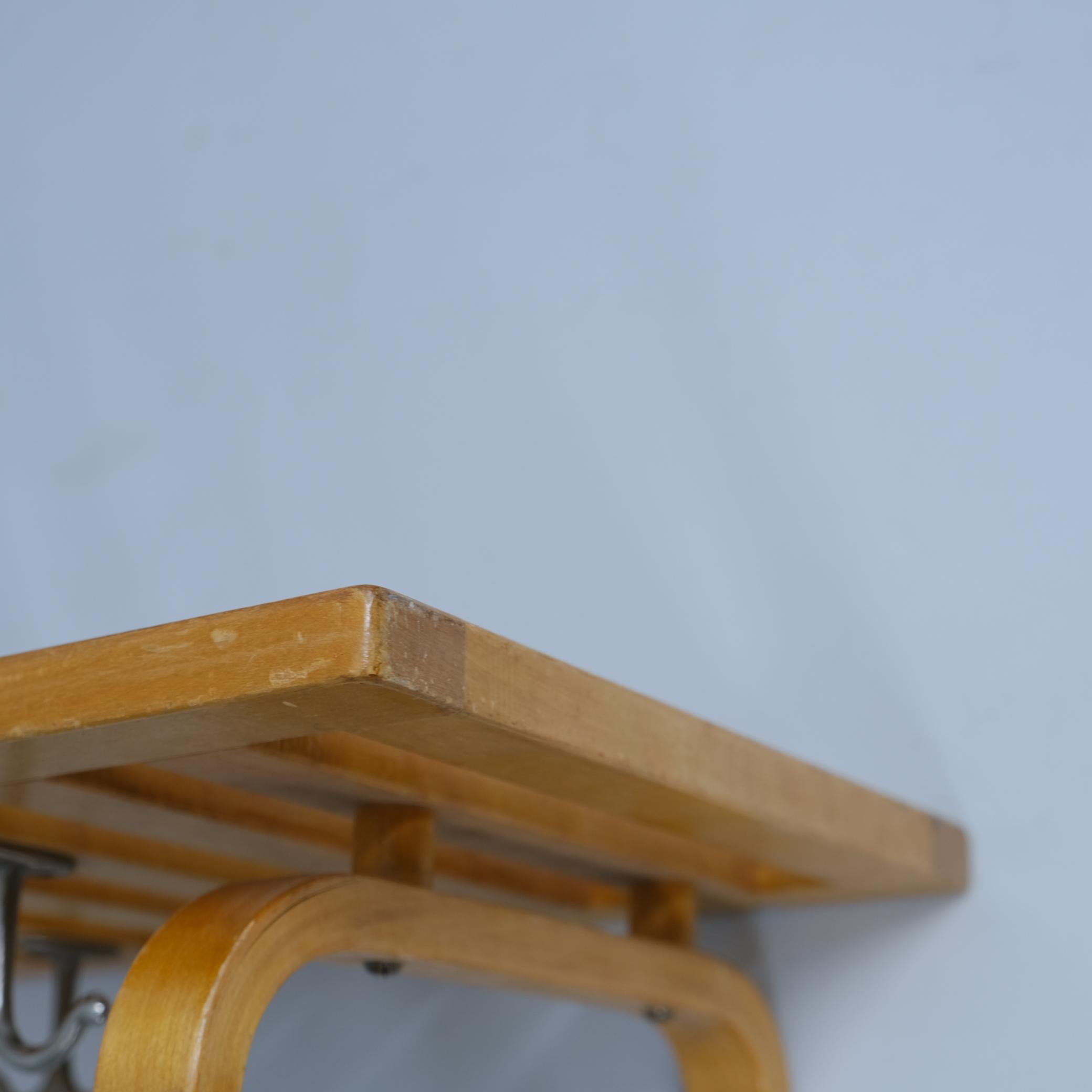 Appendiabiti Alvar Aalto in betulla, modello 113, Artek anni '40 in vendita 3