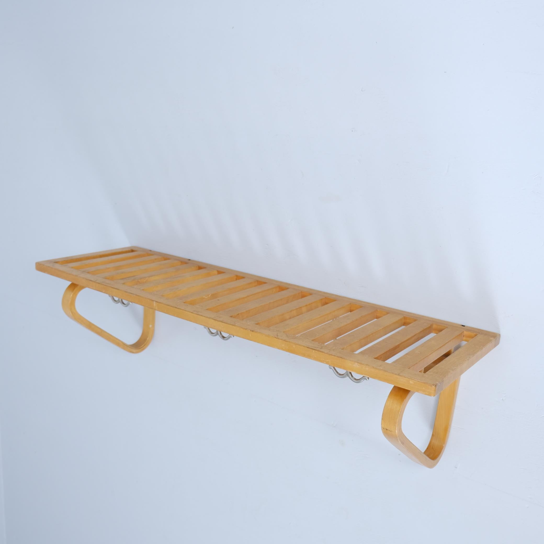 Scandinavo moderno Appendiabiti Alvar Aalto in betulla, modello 113, Artek anni '40 in vendita