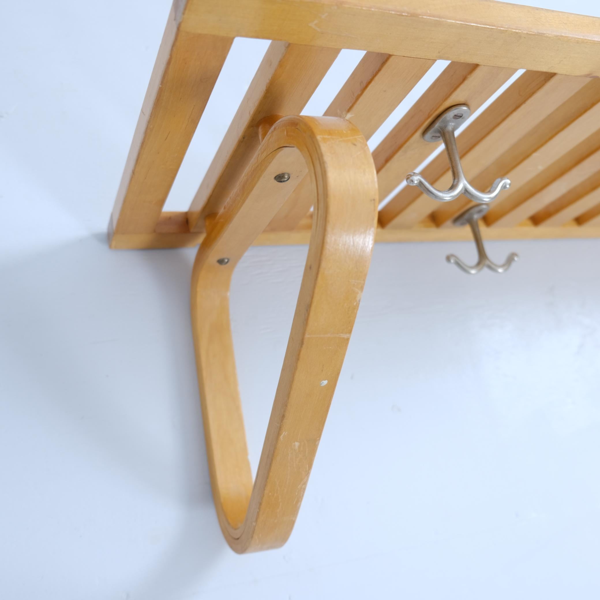 Metà XX secolo Appendiabiti Alvar Aalto in betulla, modello 113, Artek anni '40 in vendita