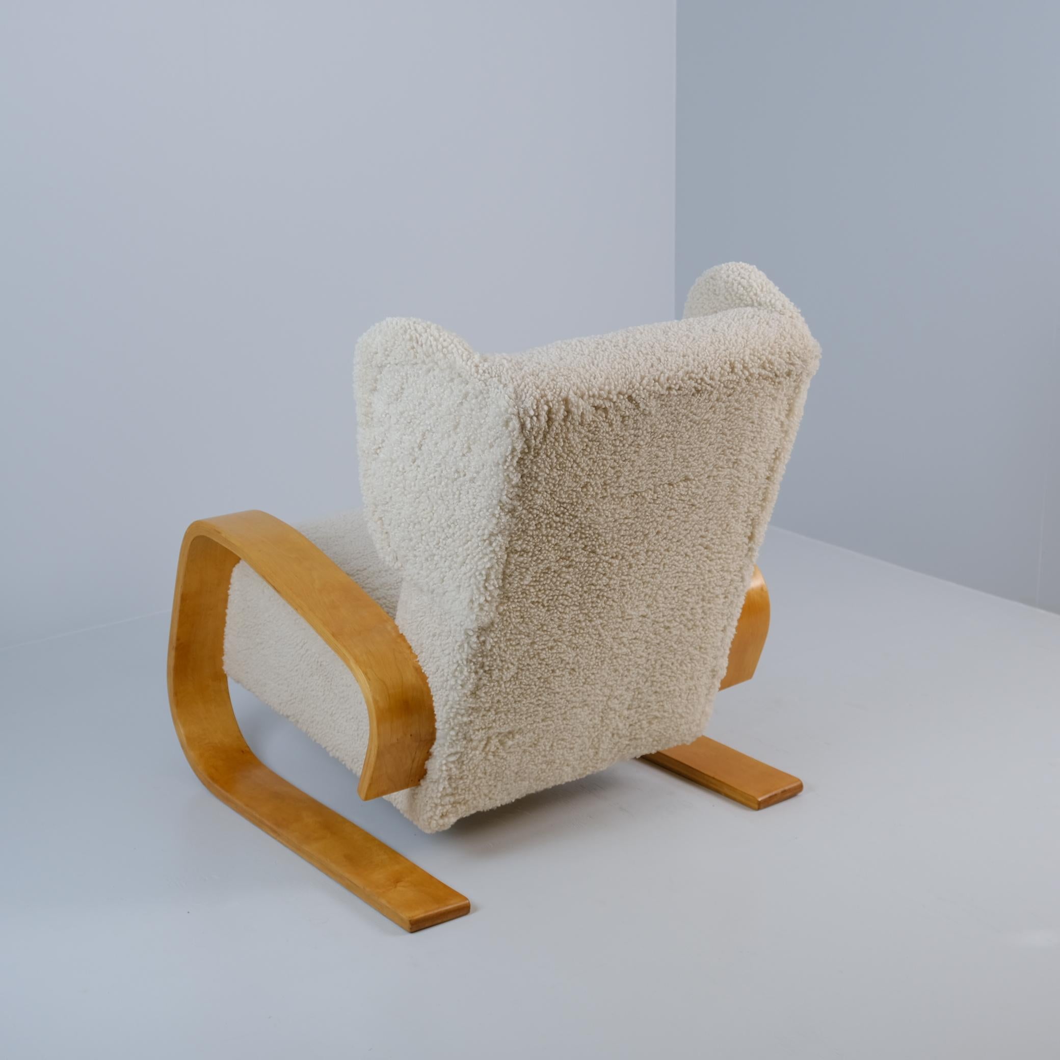 Alvar Aalto „Tank“ Sessel mit hoher Rückenlehne aus Schafsleder A 38, Artek 1940er Jahre (Schaffell und Schafleder) im Angebot