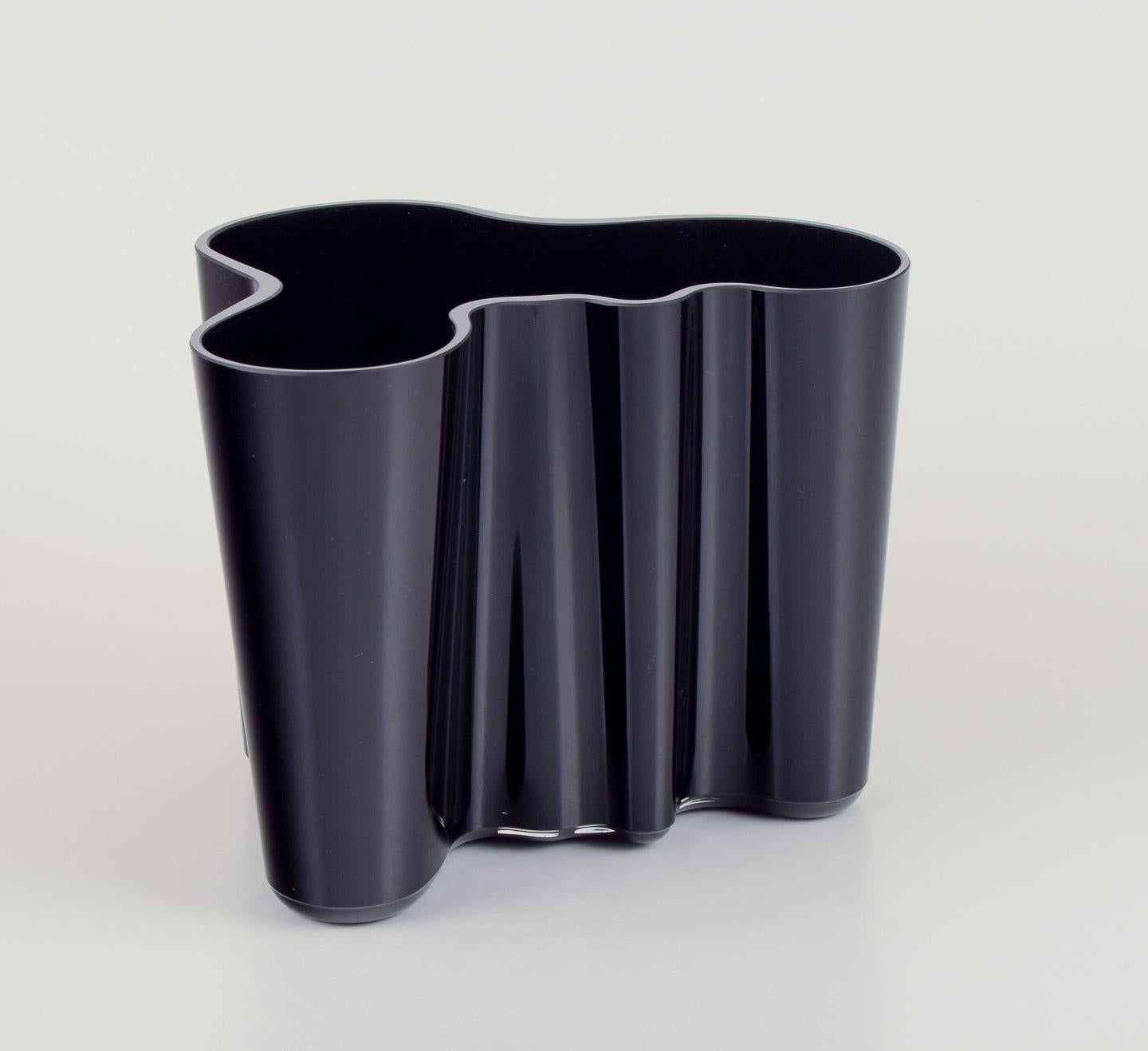 I prodotti usati sono esenti da dazi all'importazione per i clienti statunitensi. 
Pertanto, al tuo acquisto non saranno applicate tariffe di importazione.

Alvar Aalto, Iittala, Finlandia. Vaso 