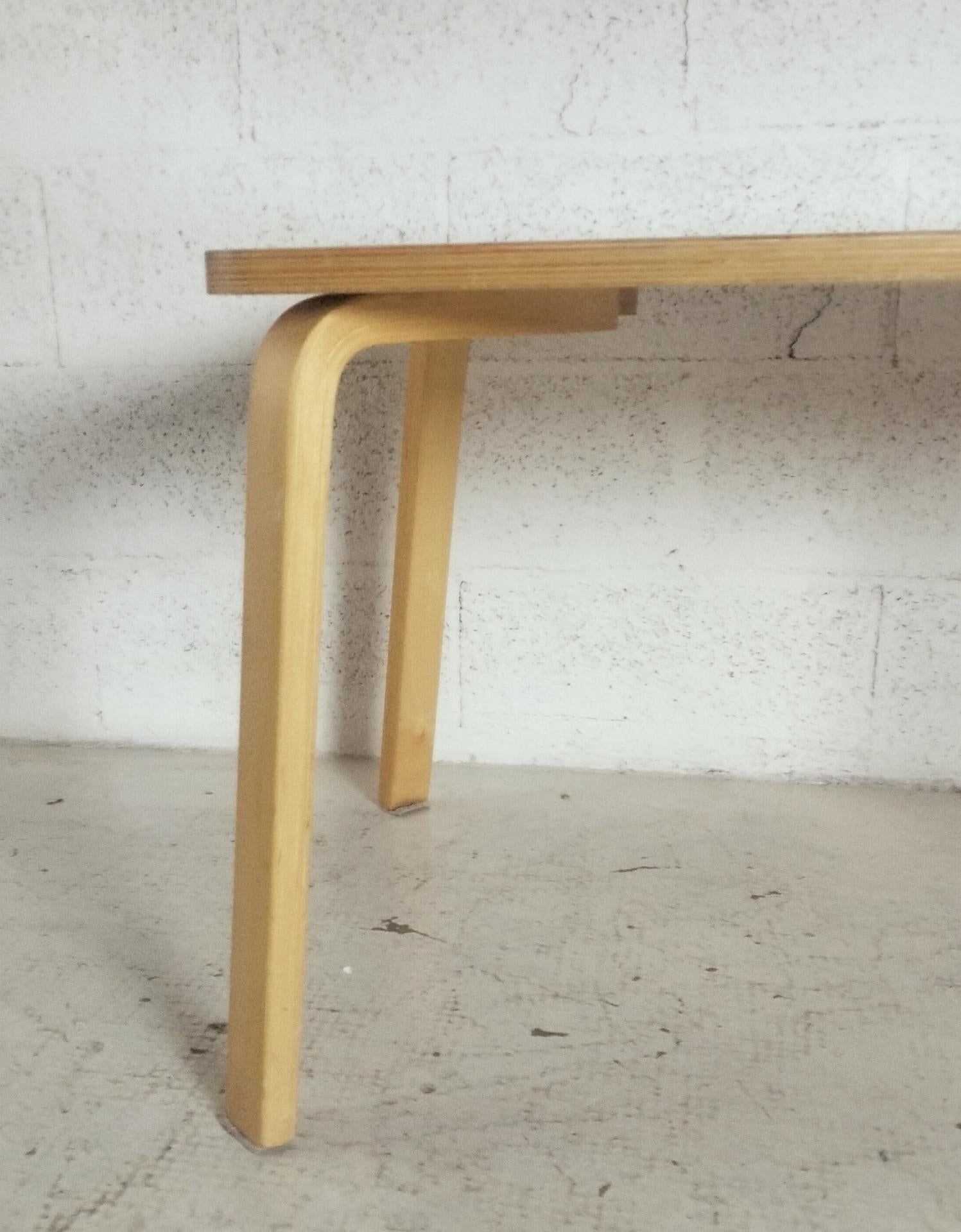 Ensemble de 6 chaises et tables pour enfants Alvar Aalto, Artek 1970 en vente 3