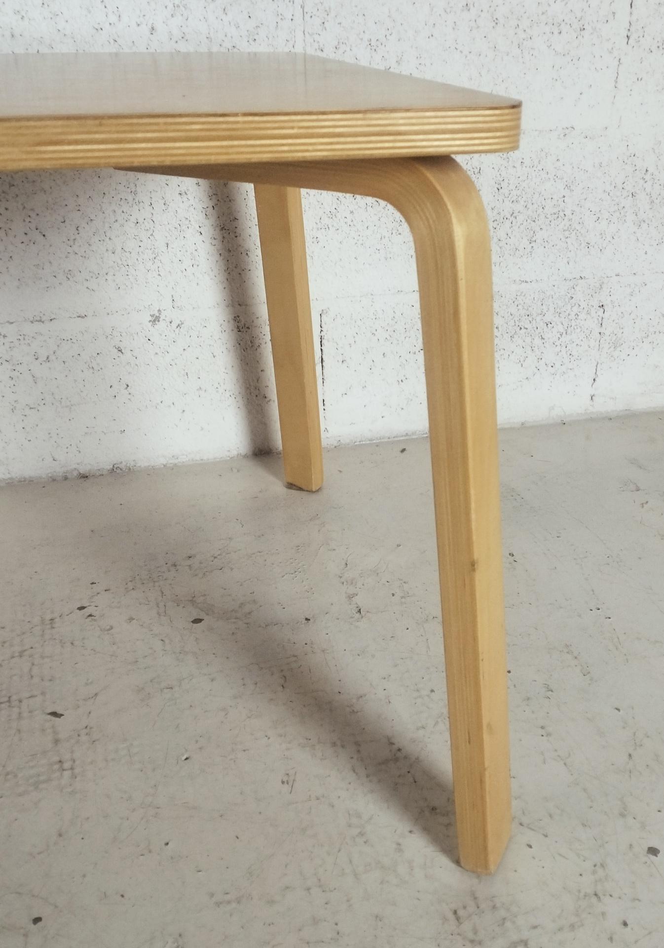 Ensemble de 6 chaises et tables pour enfants Alvar Aalto, Artek 1970 en vente 4