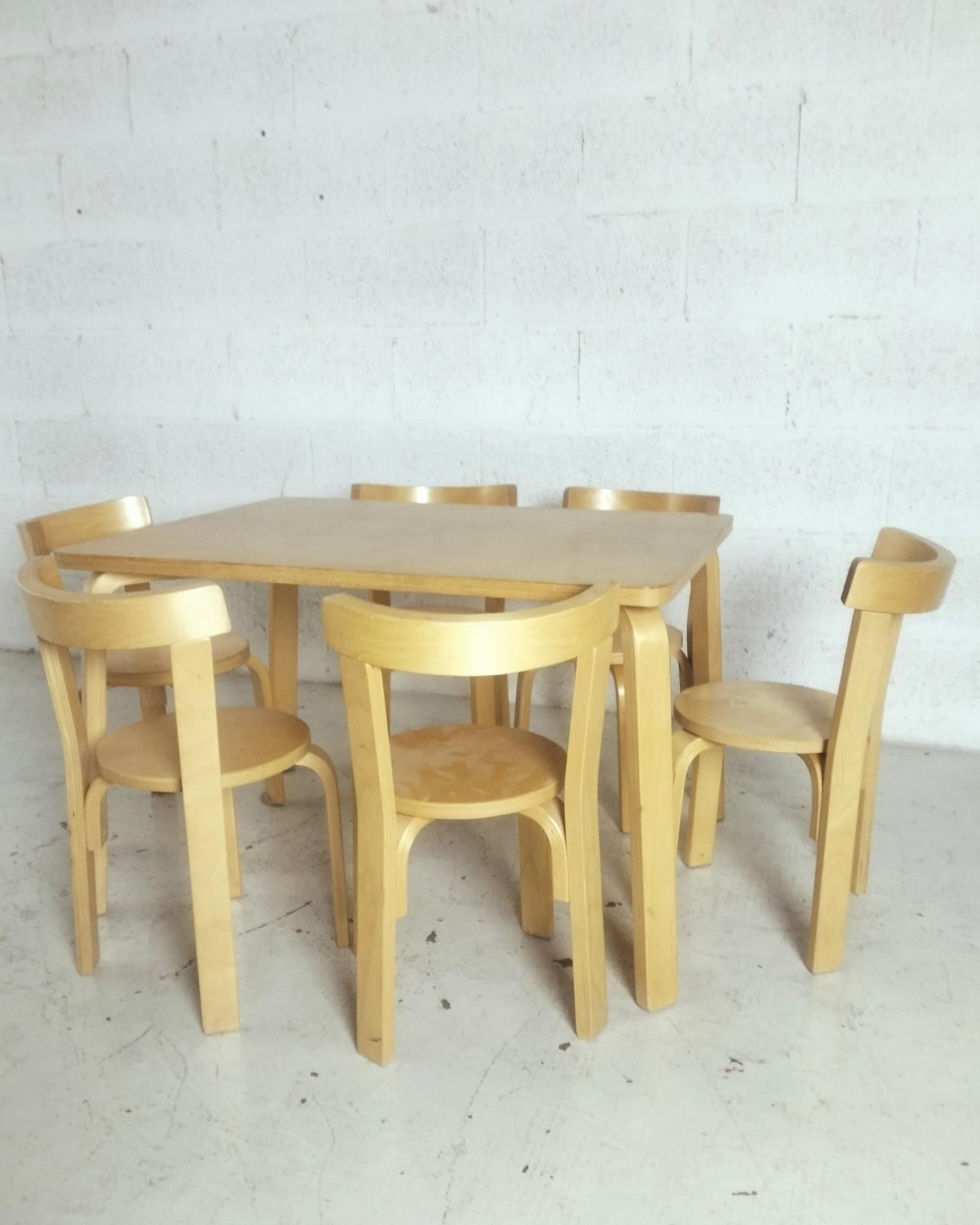 Mid-Century Modern Ensemble de 6 chaises et tables pour enfants Alvar Aalto, Artek 1970 en vente