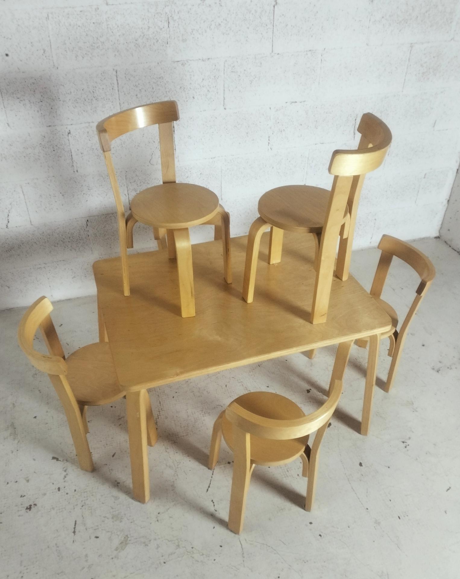 Fin du 20e siècle Ensemble de 6 chaises et tables pour enfants Alvar Aalto, Artek 1970 en vente