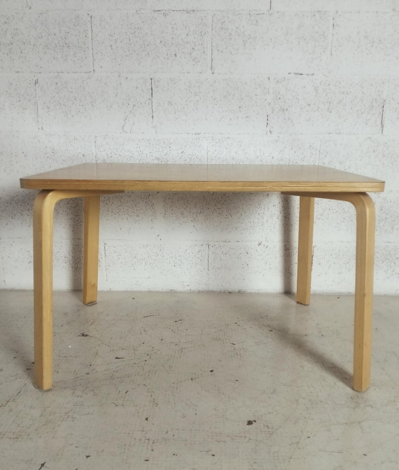 Ensemble de 6 chaises et tables pour enfants Alvar Aalto, Artek 1970 en vente 2