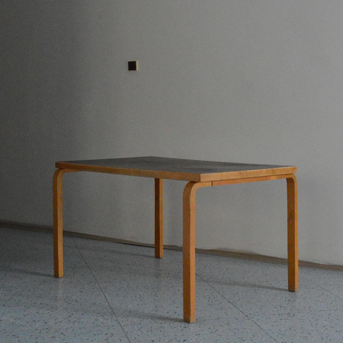 Original and rare dining table in birch, designed by Alvar Aalto for O.Y. Huonekalu-ja Rakennustyötehdas A.B. in Finland, 1950s.

This extraordinary dining table is a timeless and iconic piece of furniture from the 1950s. It was designed by the