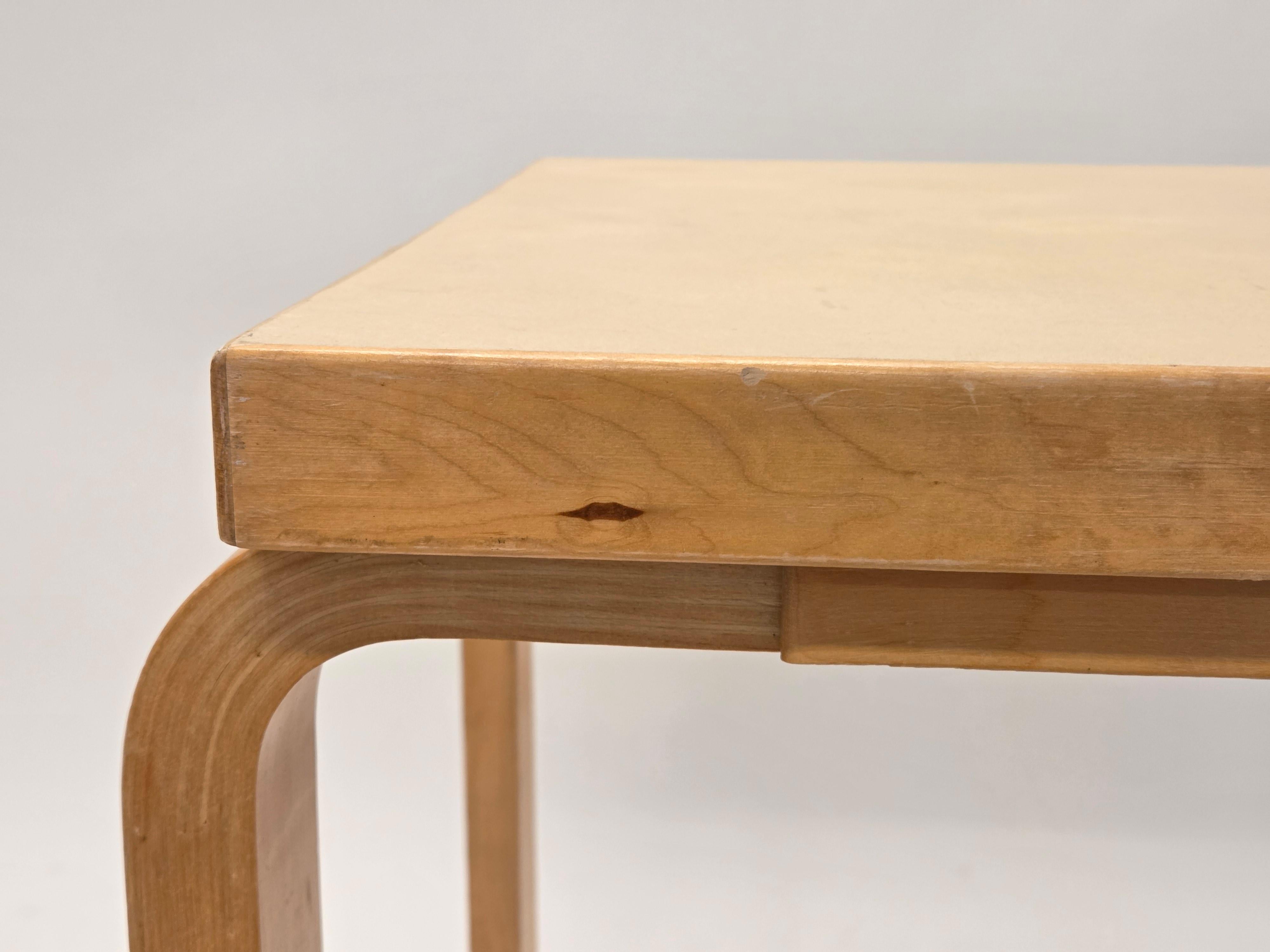 Alvar Aalto L-Legged Table by Artek 1960s In condizioni buone in vendita a Espoo, FI