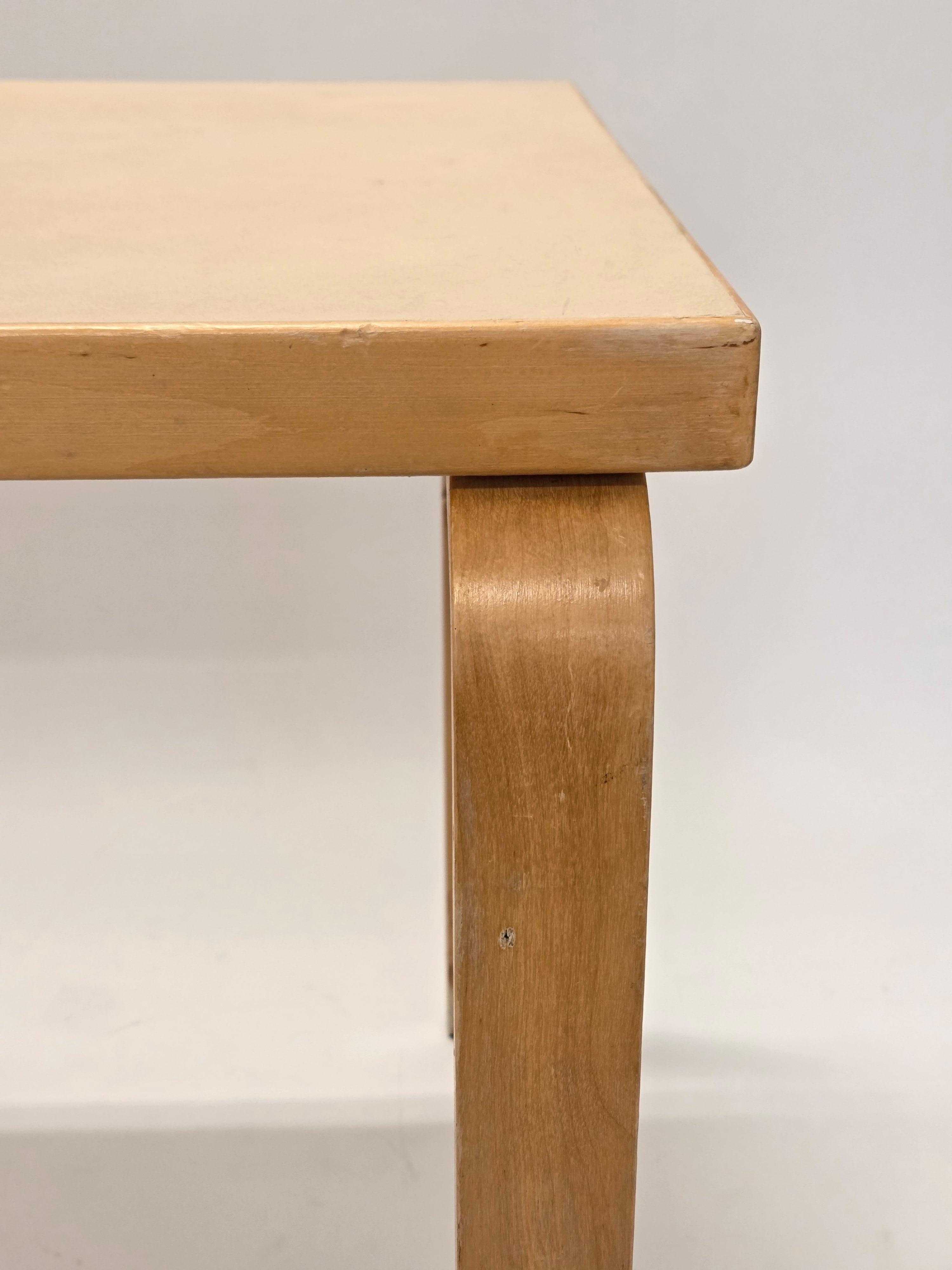 Betulla Alvar Aalto L-Legged Table by Artek 1960s in vendita