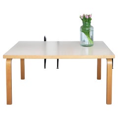 Mesa baja de café grande Alvar Aalto, Artek c 1970s, abedul con tablero laminado blanco