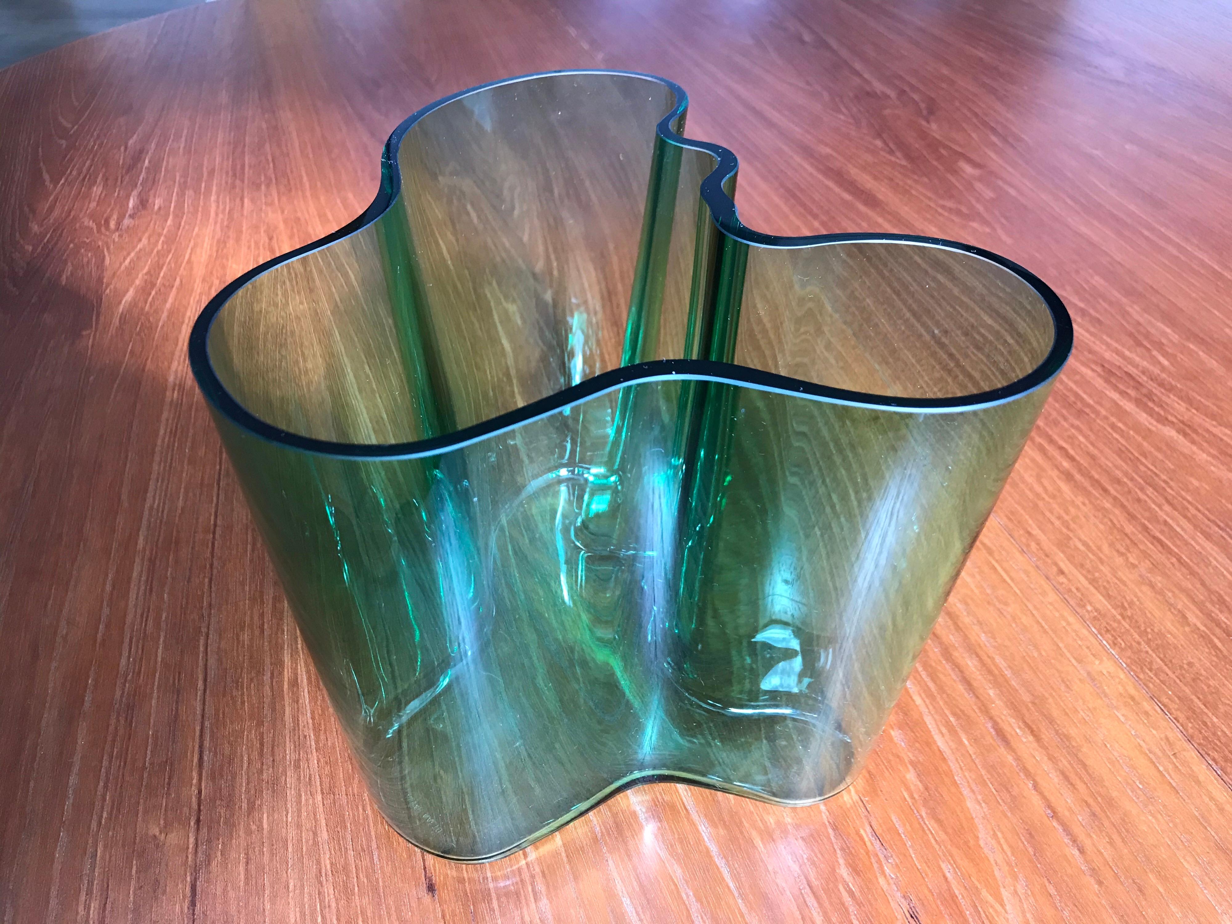 Finnish Alvar Aalto Large Savoy Vase in Emerald Green for Iittala For Sale