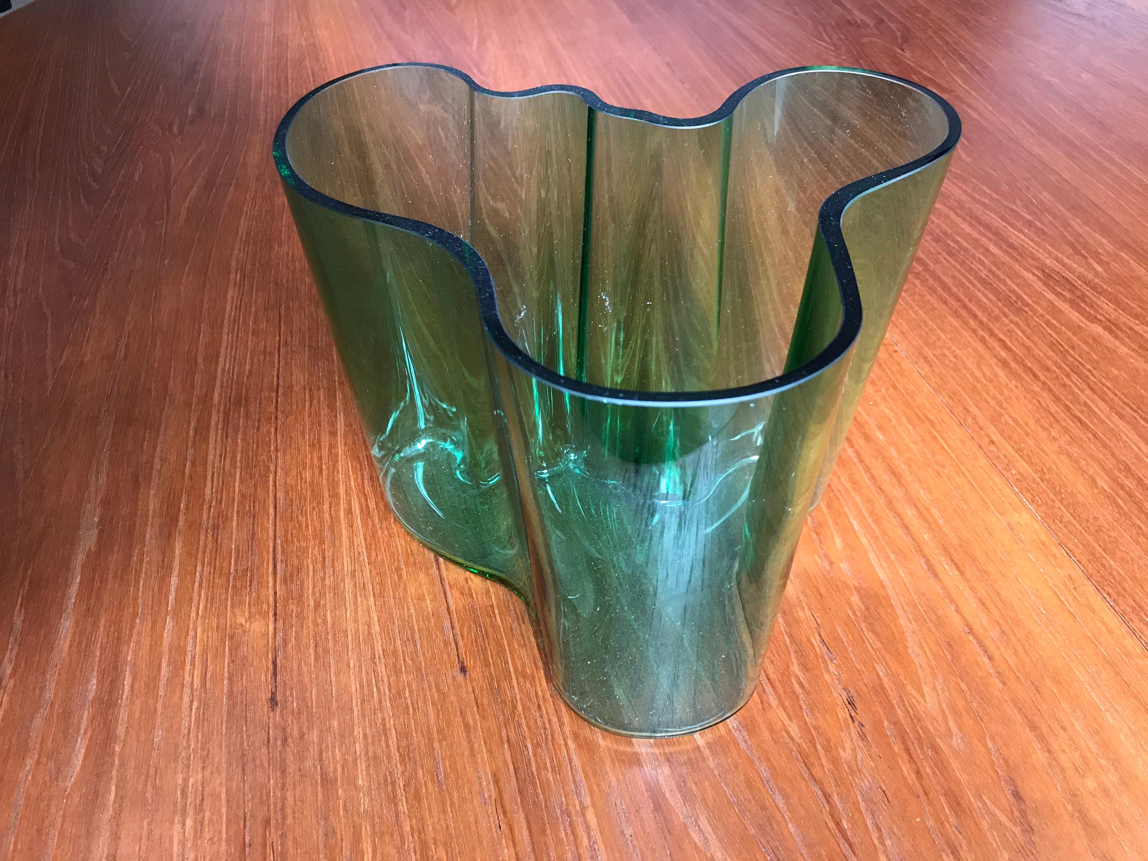 20th Century Alvar Aalto Large Savoy Vase in Emerald Green for Iittala For Sale