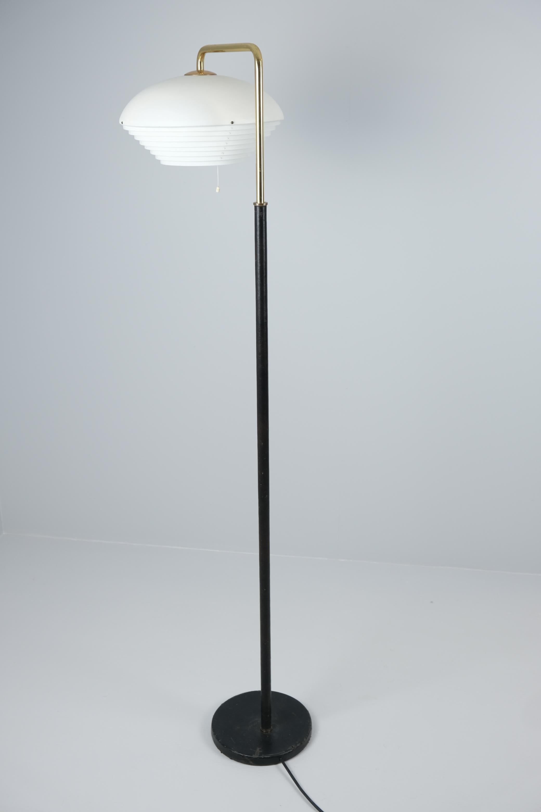 Lampada da terra 'Mughetto' di Alvar Aalto Modello A811, Valaistustyö anni '60 in vendita 6