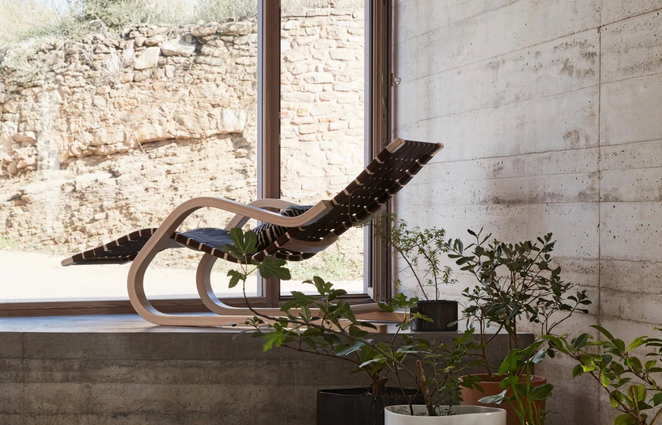Fait main Chaise longue '43' 1937 d'Alvar Aalto+Aalto en bouleau et sangles en lin noir en vente