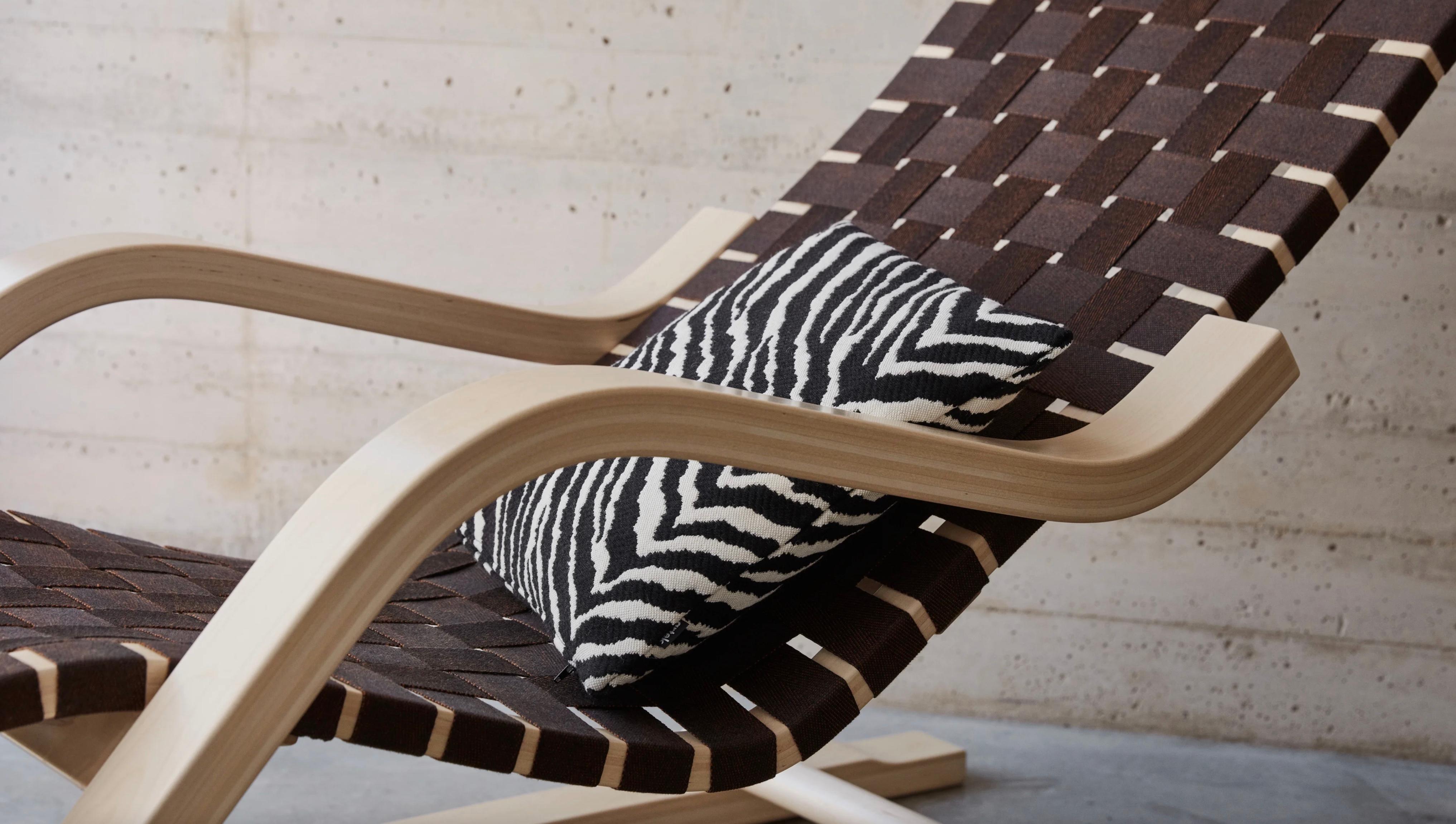 Chaise longue '43' 1937 d'Alvar Aalto+Aalto en bouleau et sangles en lin noir Neuf - En vente à Tilburg, NL