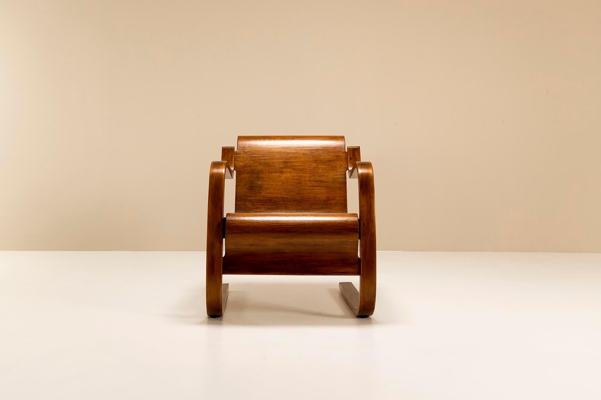 Alvar Aalto lounge chair Model 31/41, 1935 Finland. This cantilever chair is made of shaped birch plywood and stained dark. It has a stamp with illegible numbers underneath. This chair is designed for the Paimio Sanatorium. In total, we have two