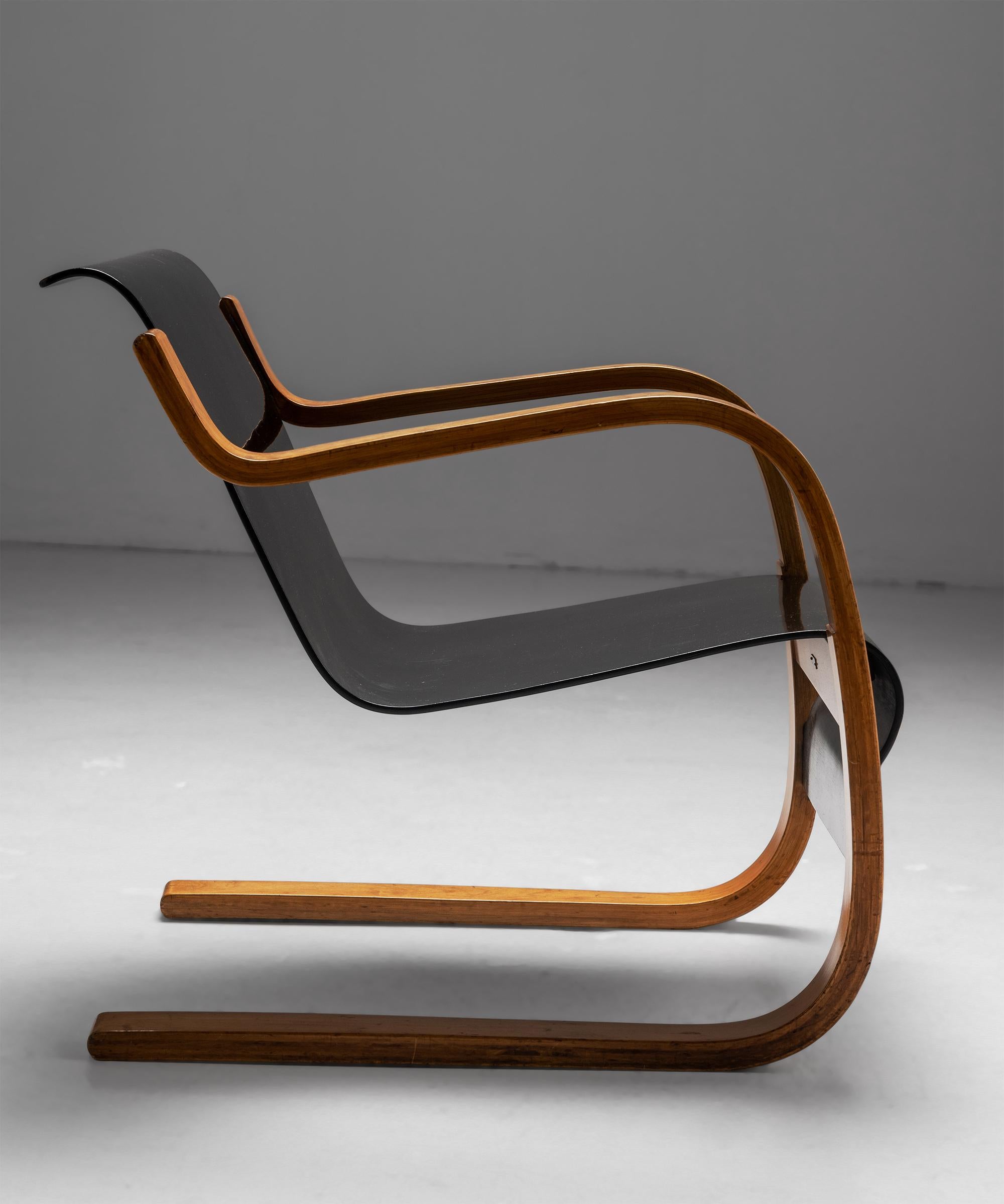 Alvar Aalto Lounge Chair Model 31/42, Finland, Circa 1935 In Good Condition In Culver City, CA