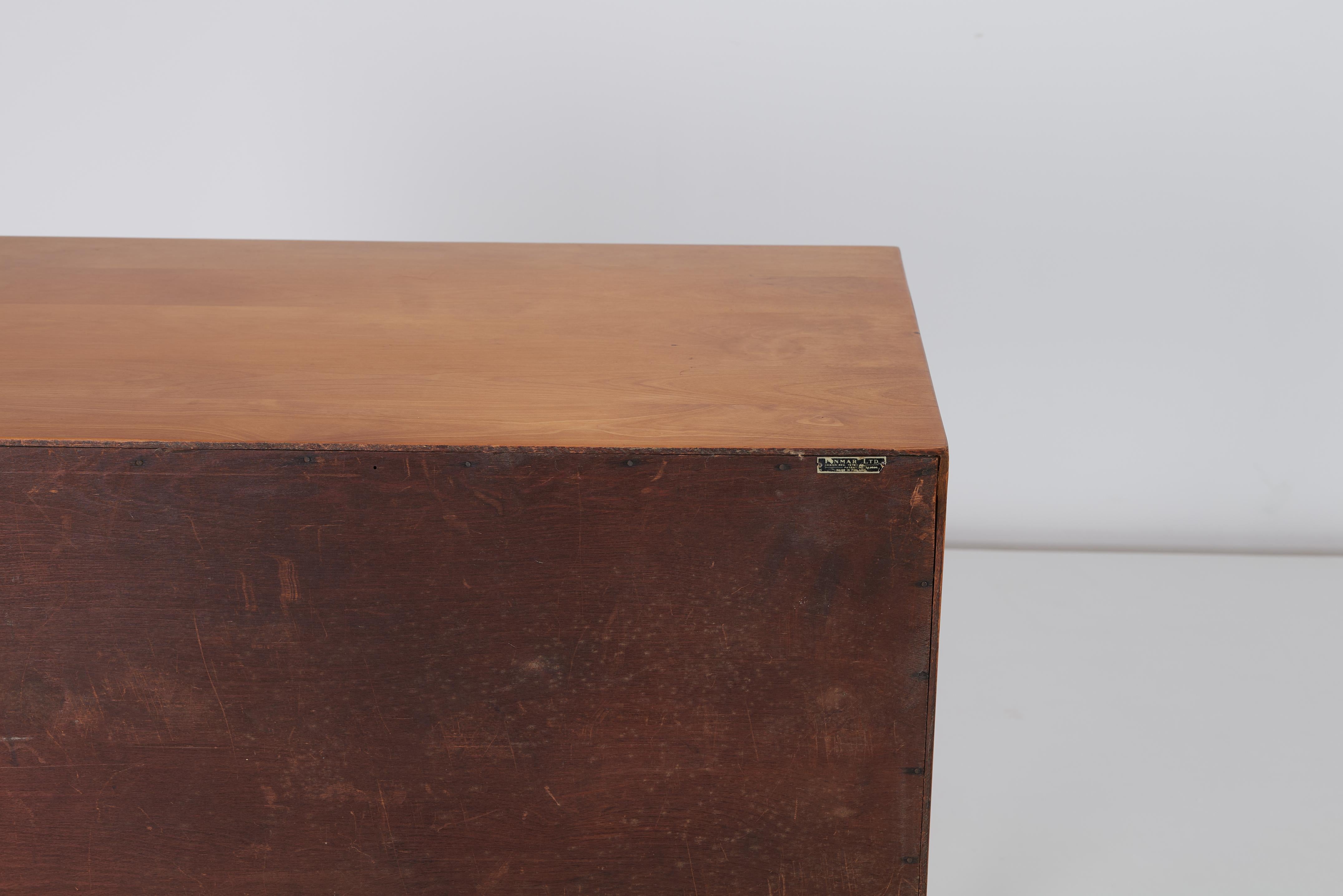 Alvar Aalto – niedrige Kommode aus Birke Finmar Label um 1935 (20. Jahrhundert) im Angebot