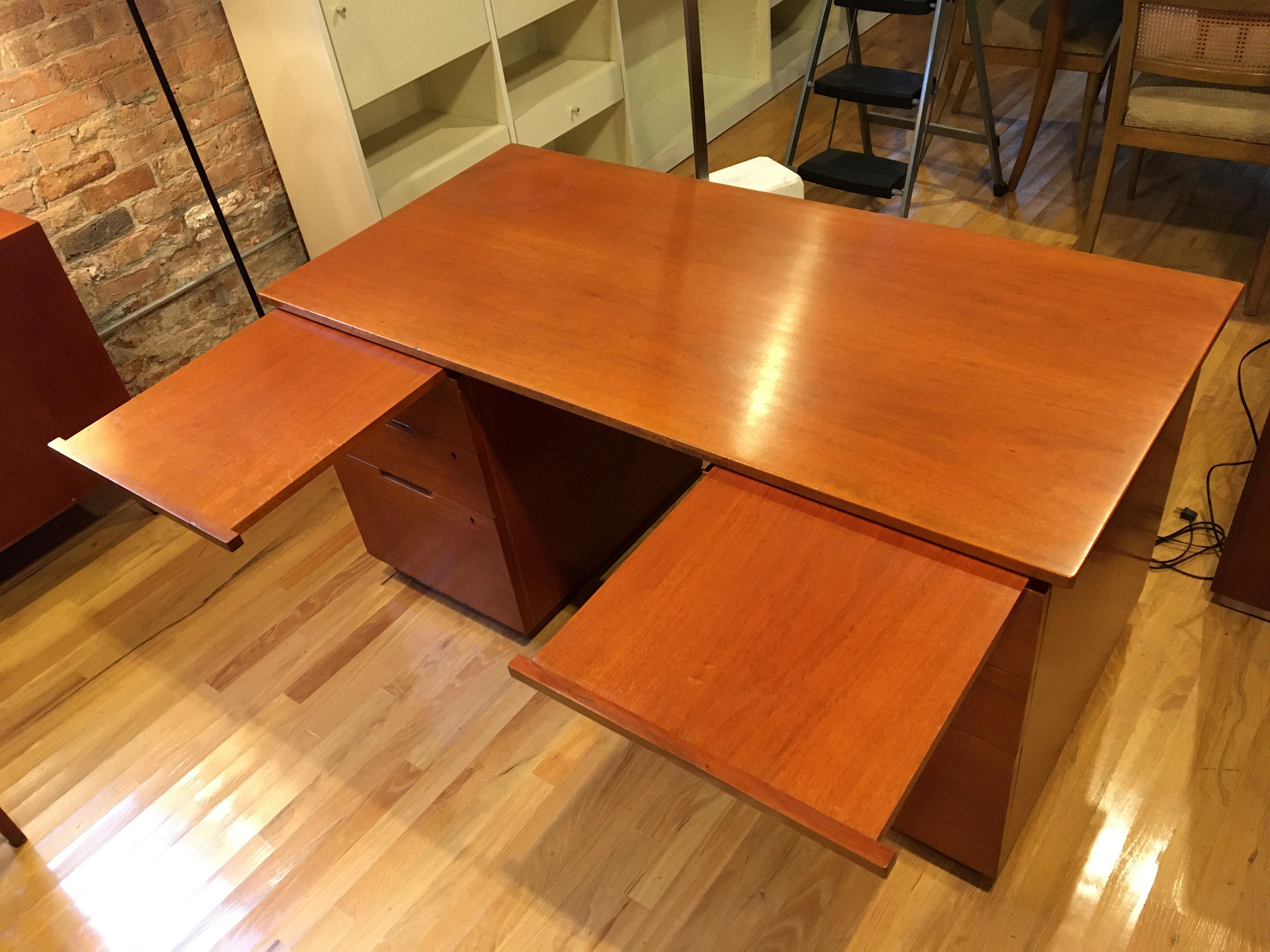 Alvar Aalto Mahogany Desk for Artek with Drawers and Pull Out Work Surfaces For Sale 1