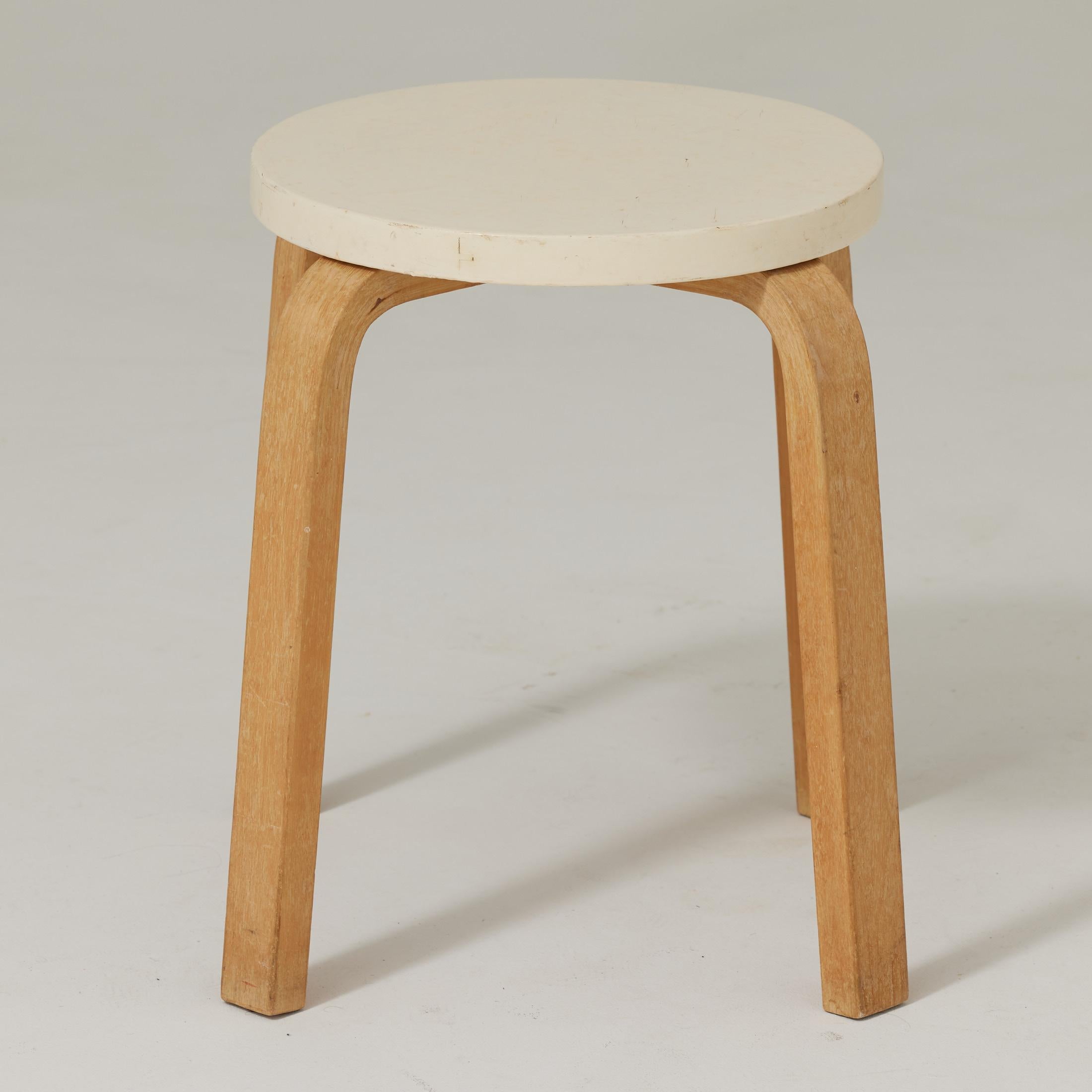 Sgabello in legno moderno di metà secolo di Alvar Aalto, circa 1940 in vendita 5