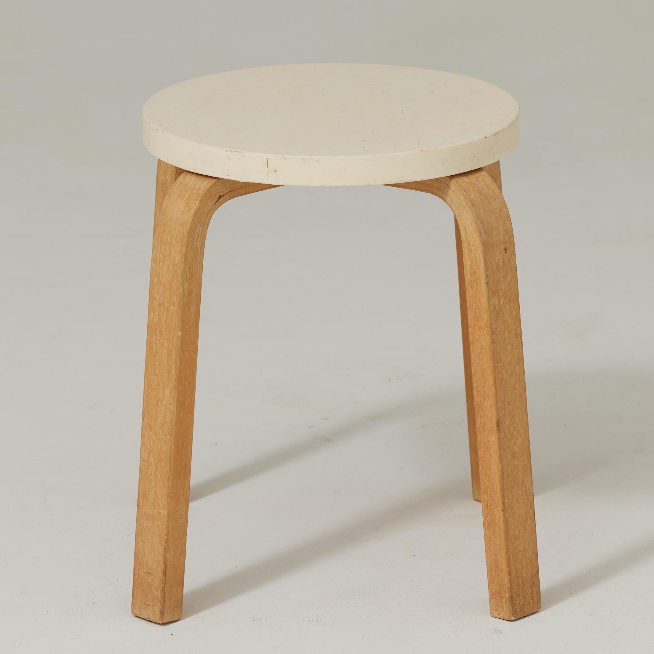 Sgabello in legno moderno di metà secolo di Alvar Aalto, circa 1940 in vendita 6