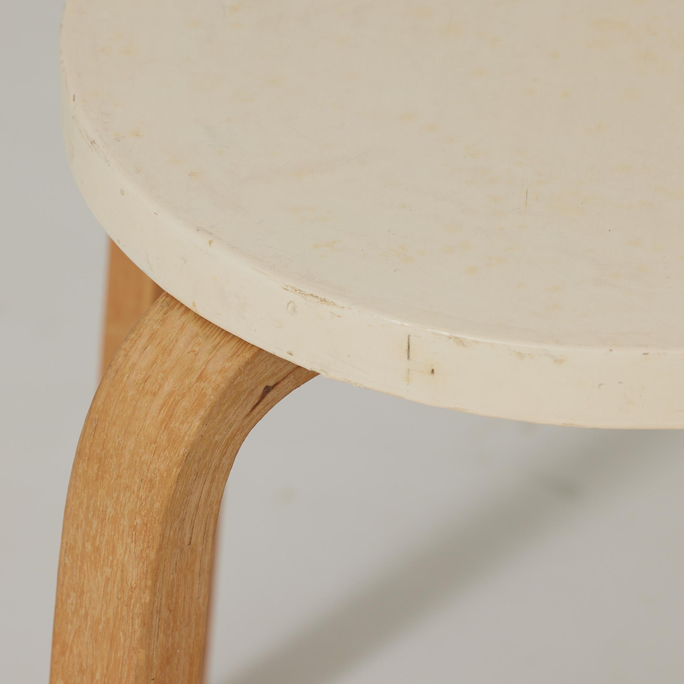 Sgabello in legno moderno di metà secolo di Alvar Aalto, circa 1940 in vendita 10